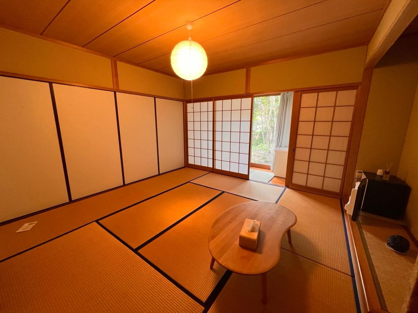 Japanese-Style Room with Shared Bathroom - Photo 12