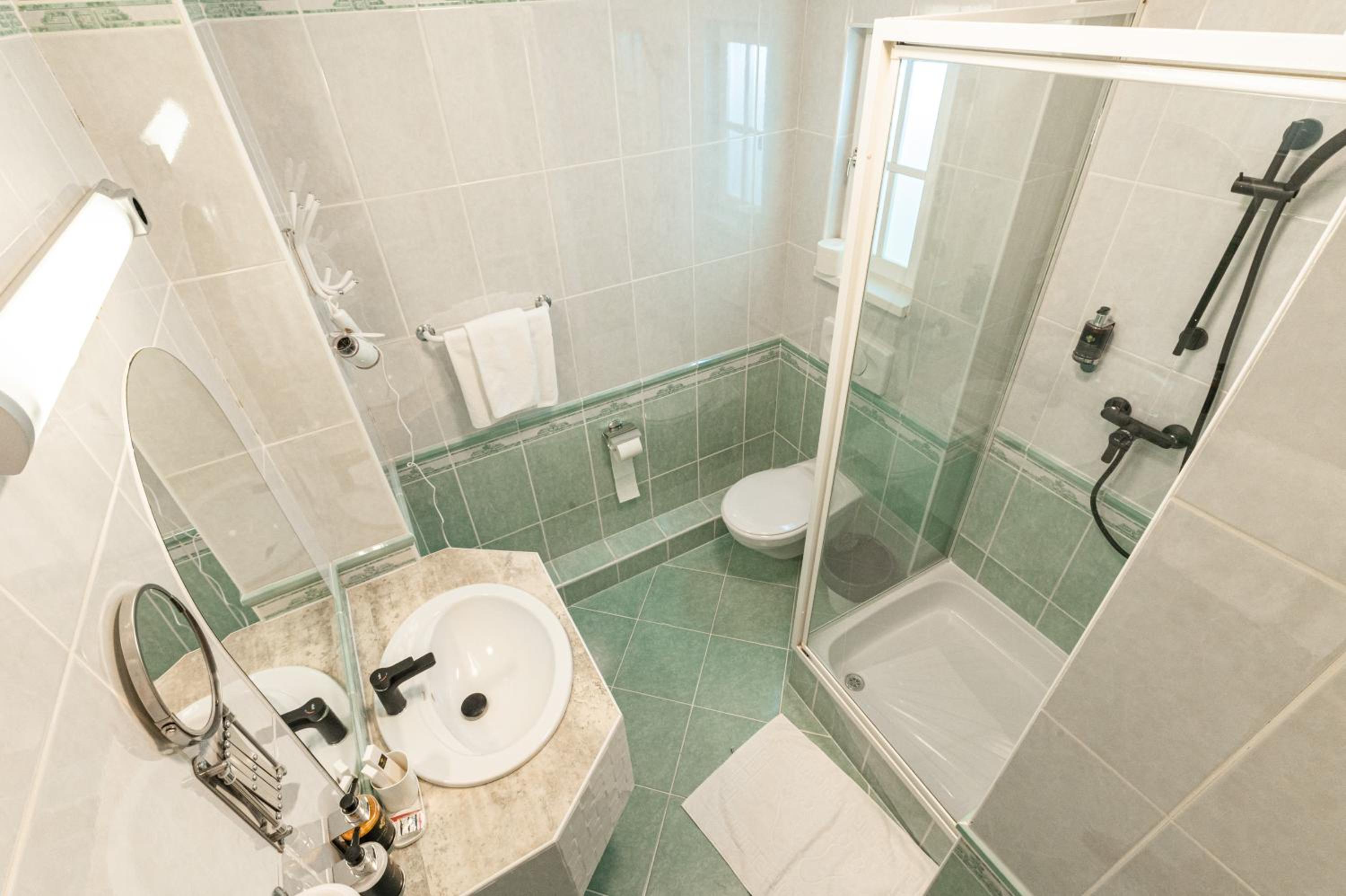 Standard Double Room - Photo 2