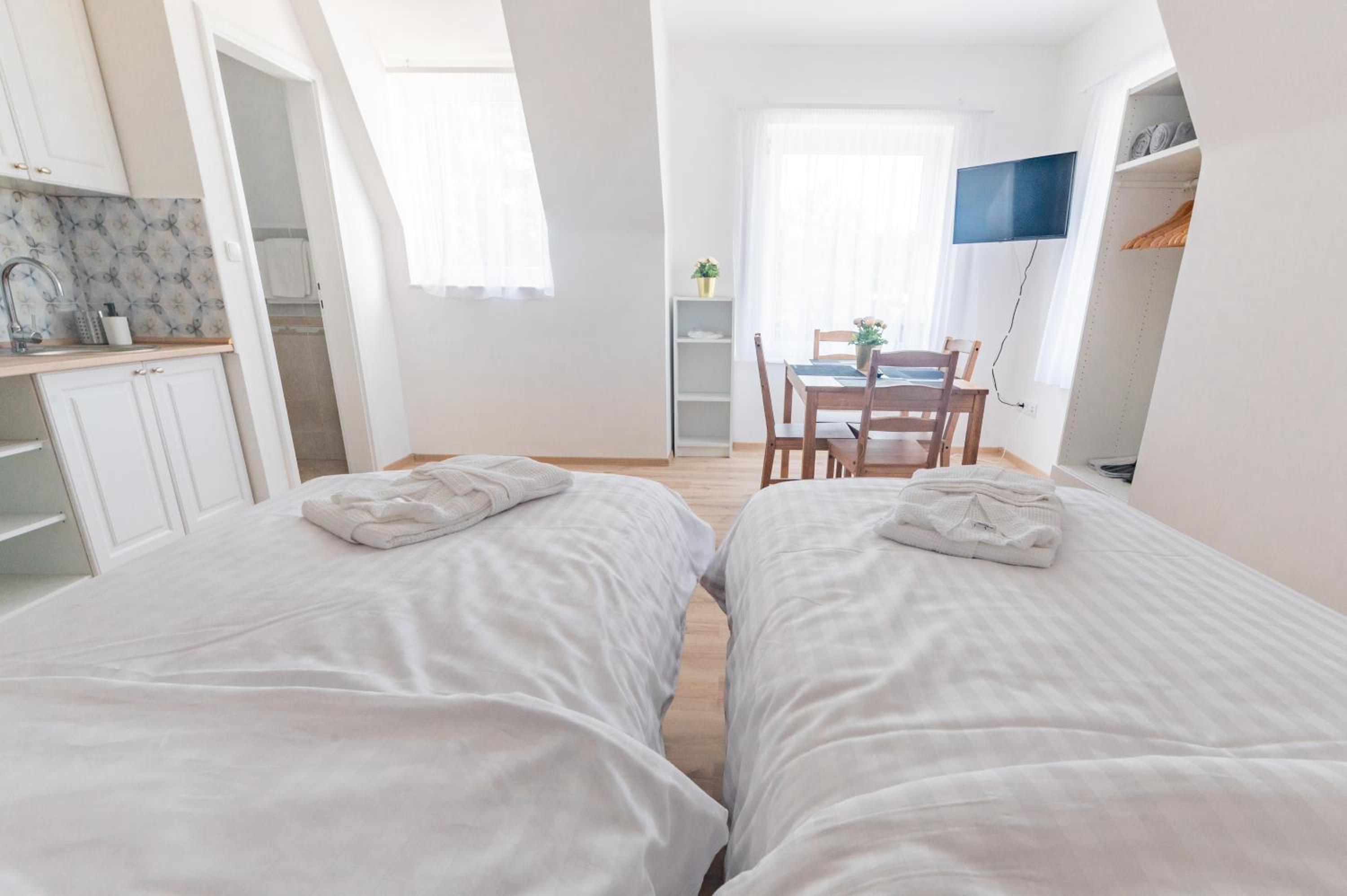 Standard Twin Room - Photo 14
