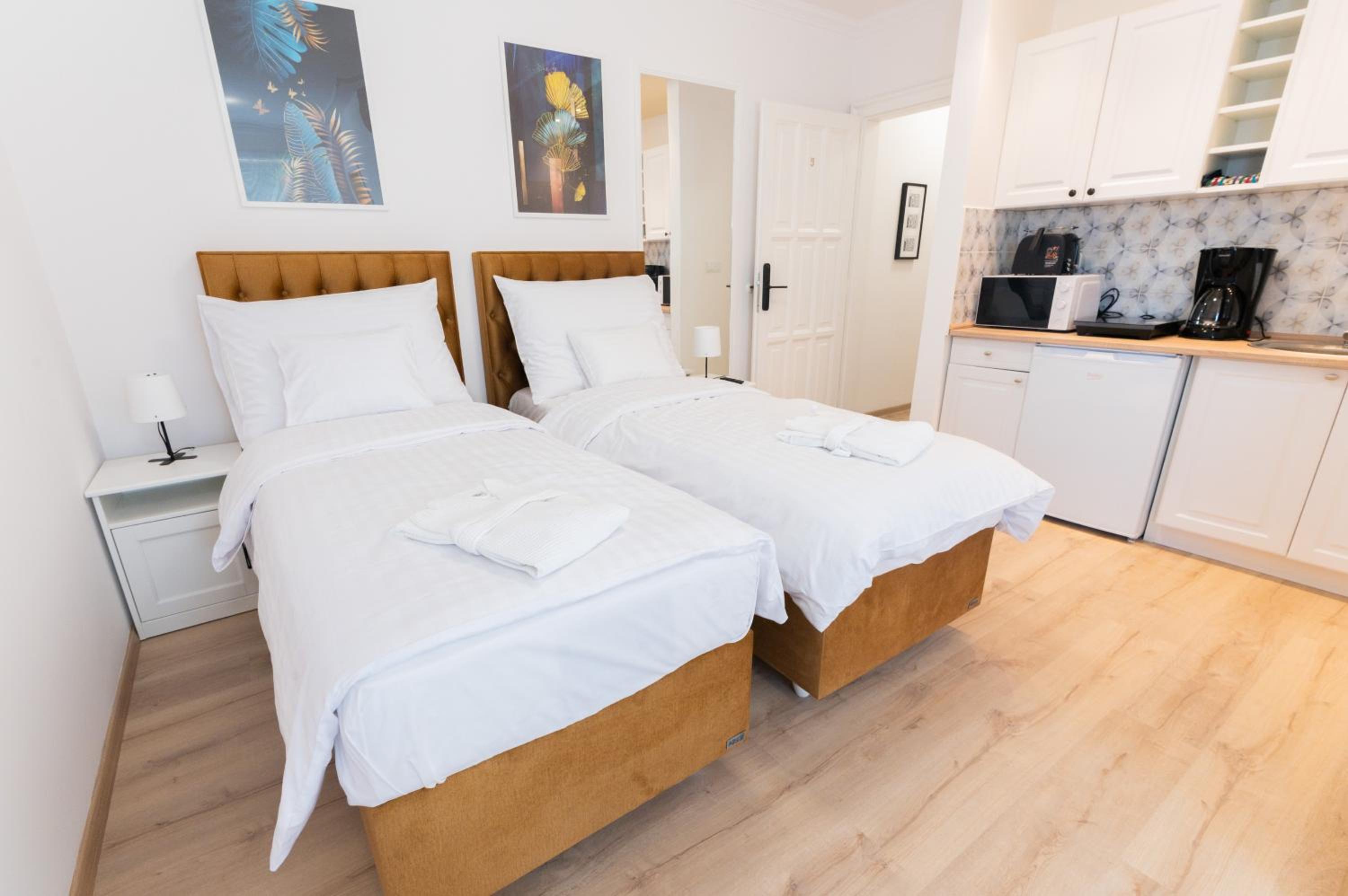 Twin Room - Photo 15