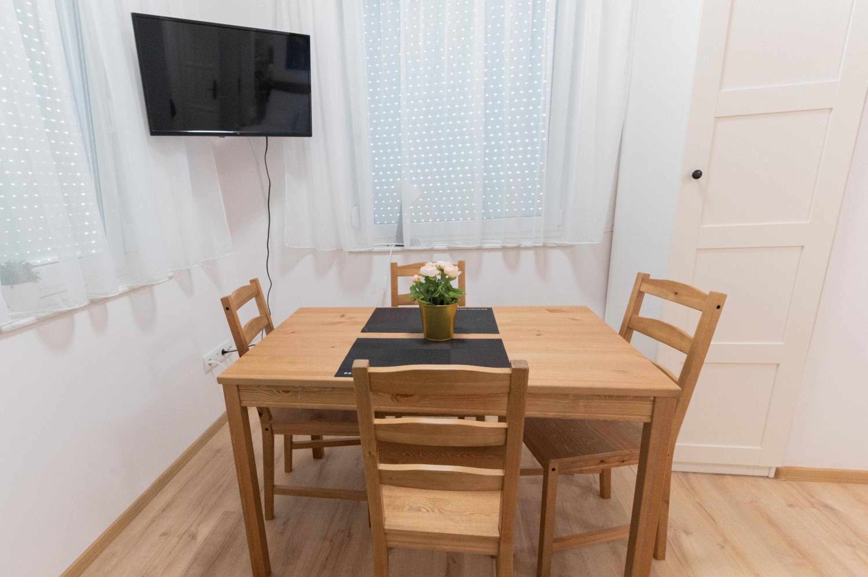 Twin Room - Photo 18