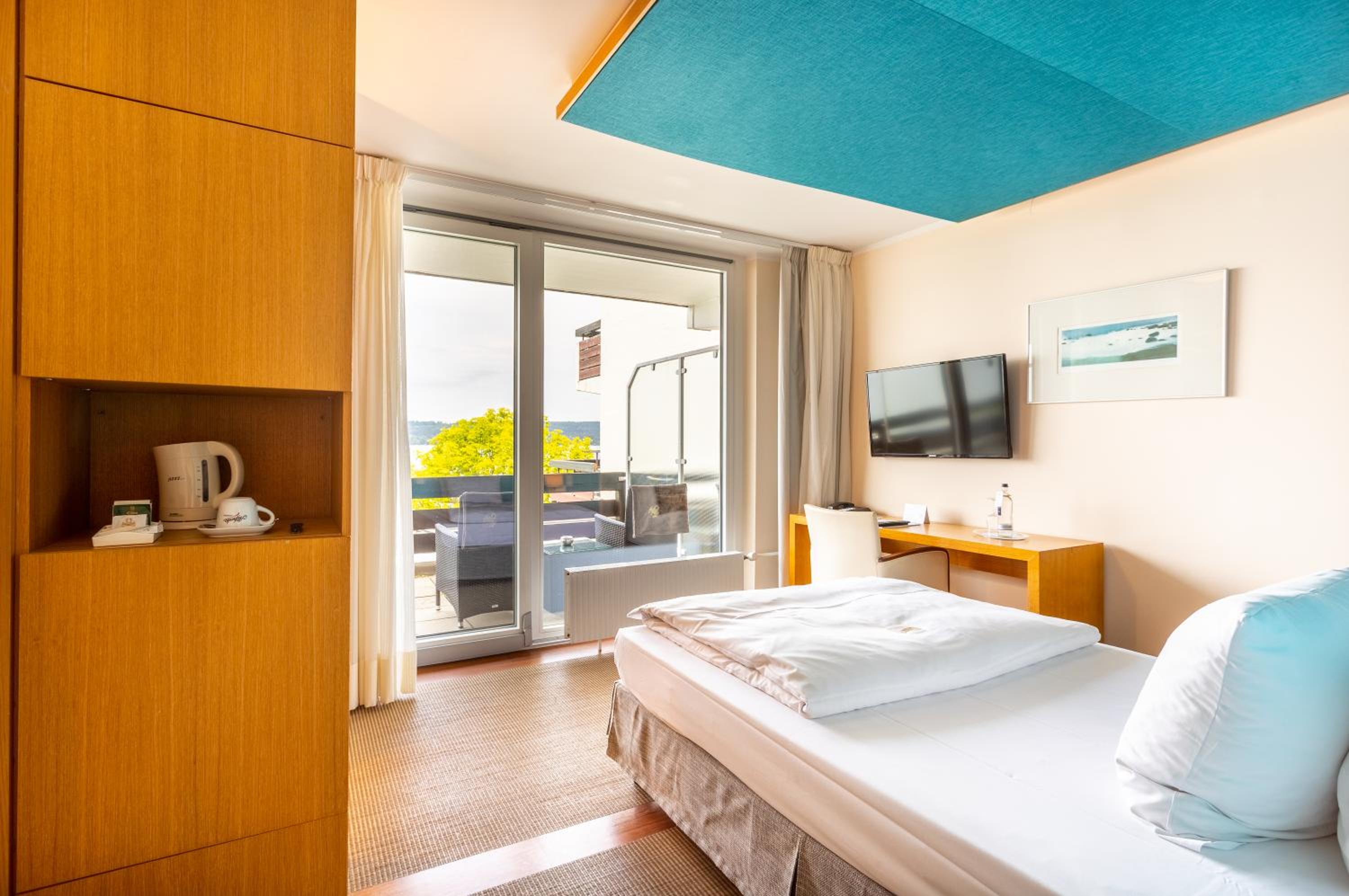 Single Room with Lake View