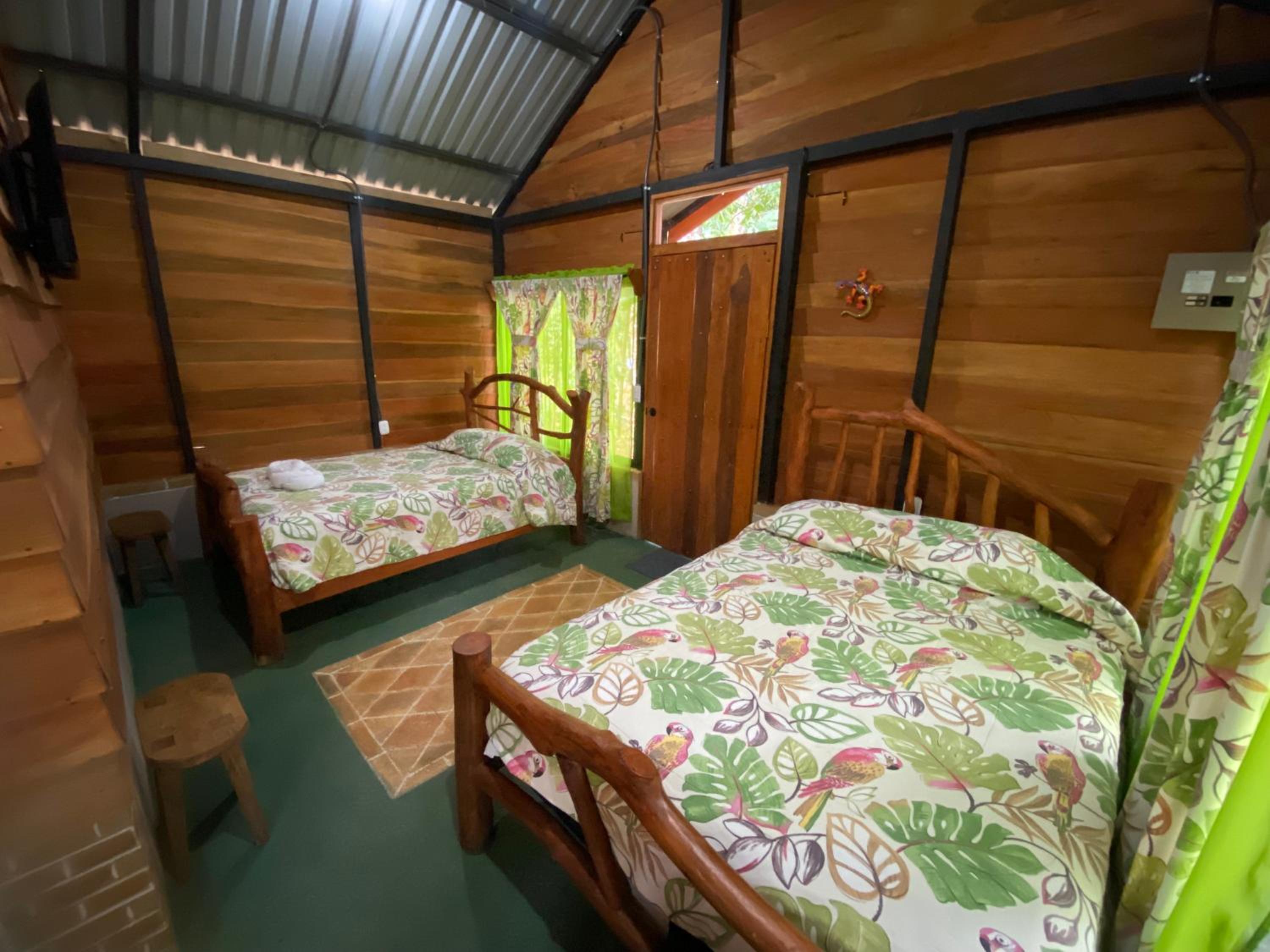 Quadruple Room with Private Bathroom photo 1