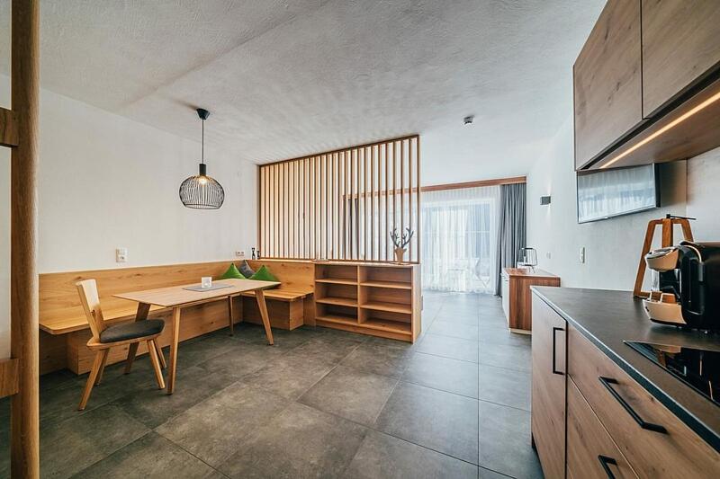Family Suite with Garden - Photo 8