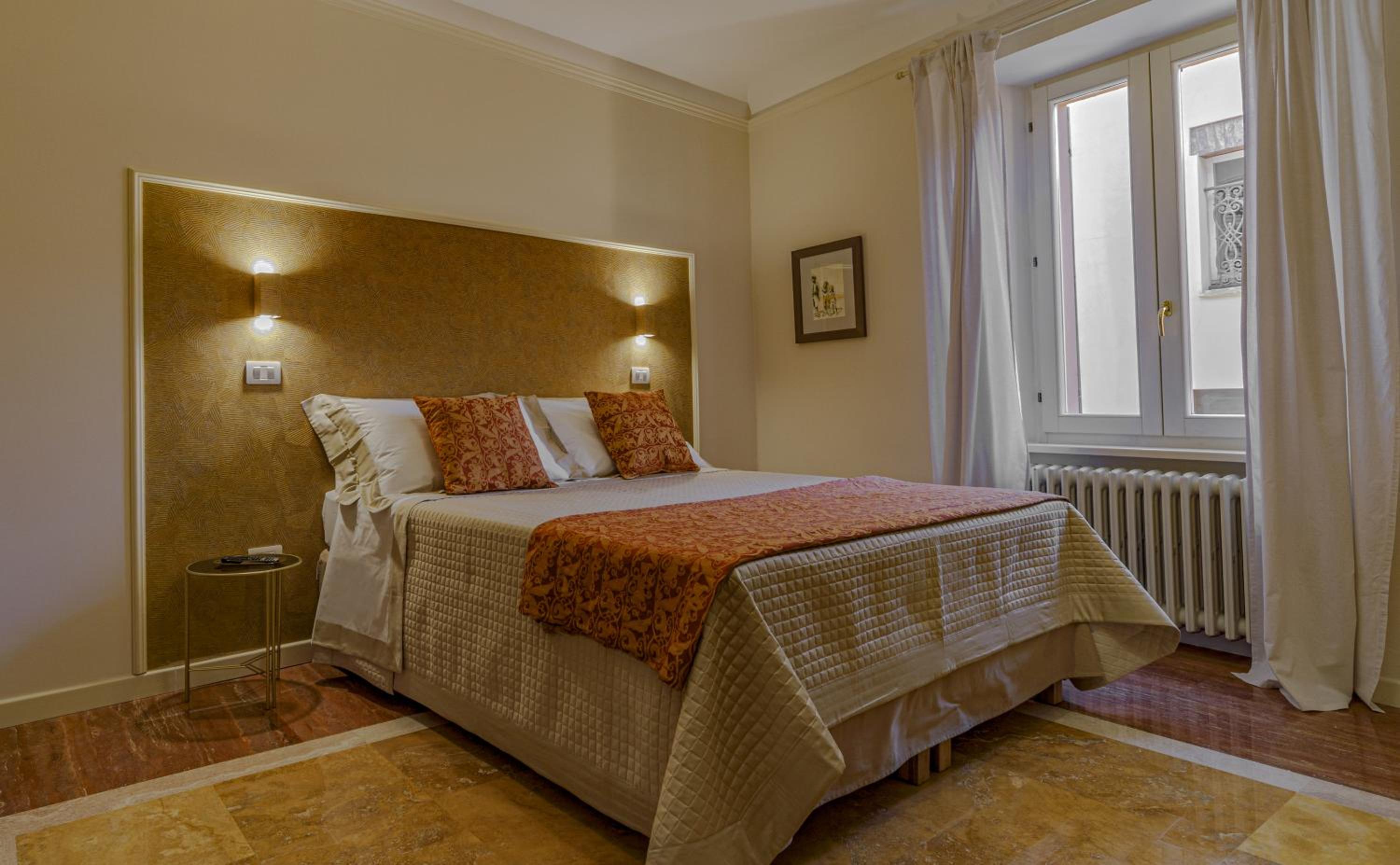 Large Double Room photo 1