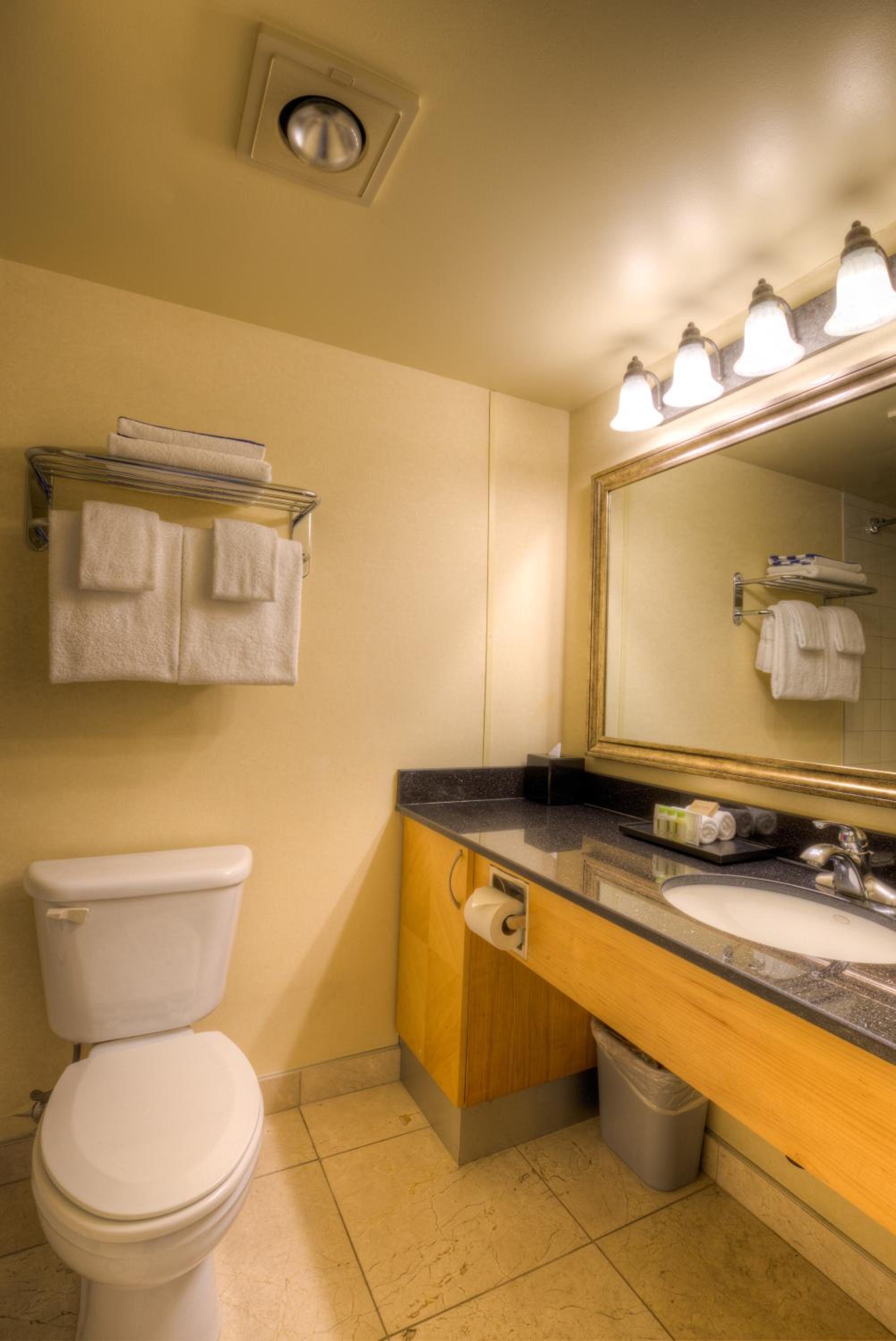 One-Bedroom Suite with Ocean View - Not Pet Friendly photo 2