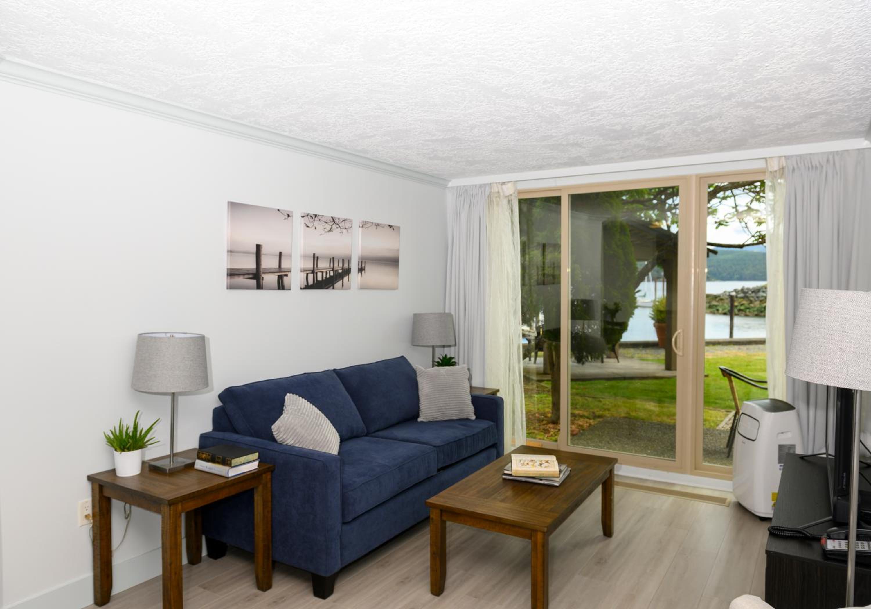 Oceanfront Patio King Suite - Pet Friendly