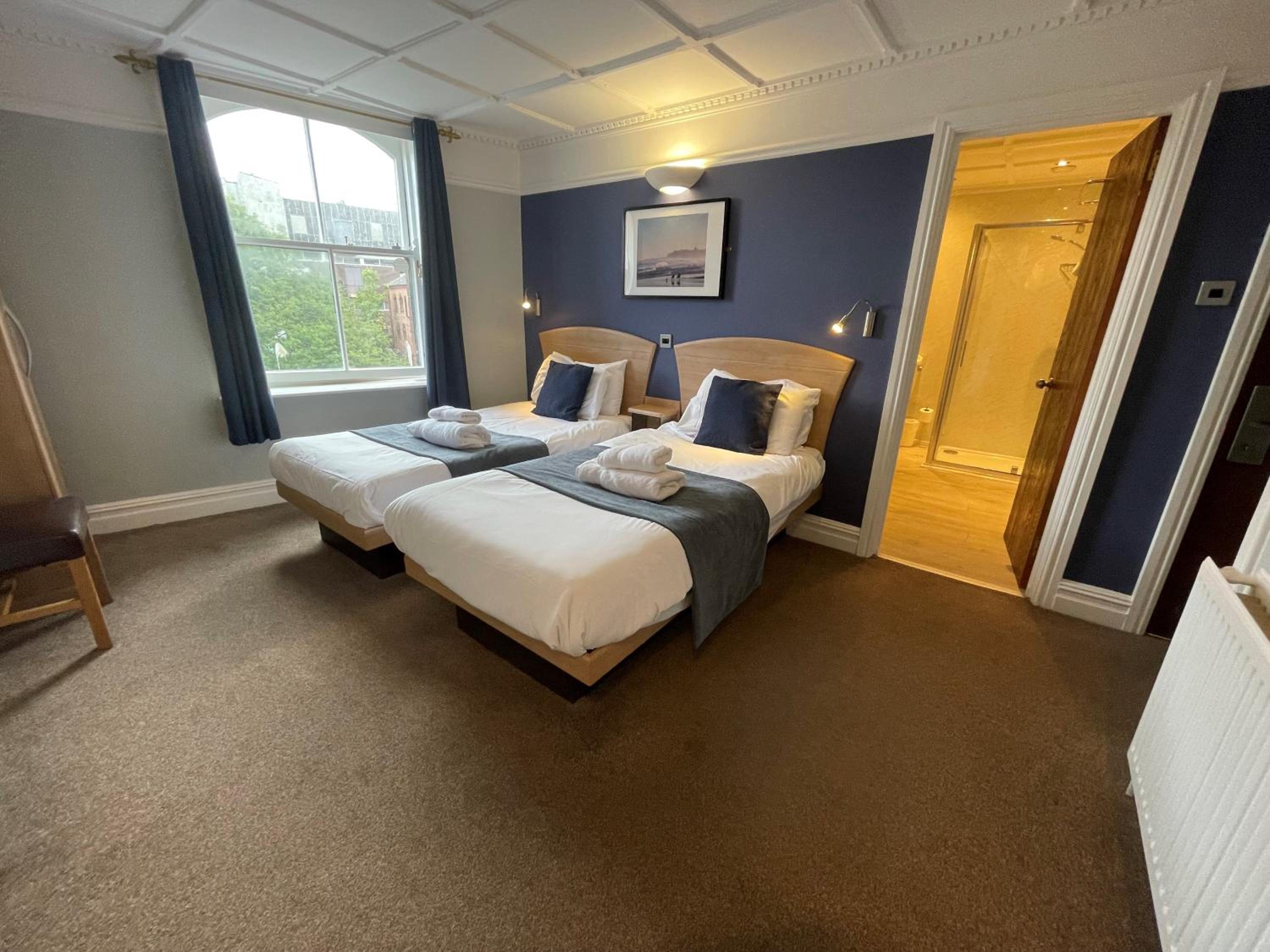 Twin Room - Photo 1