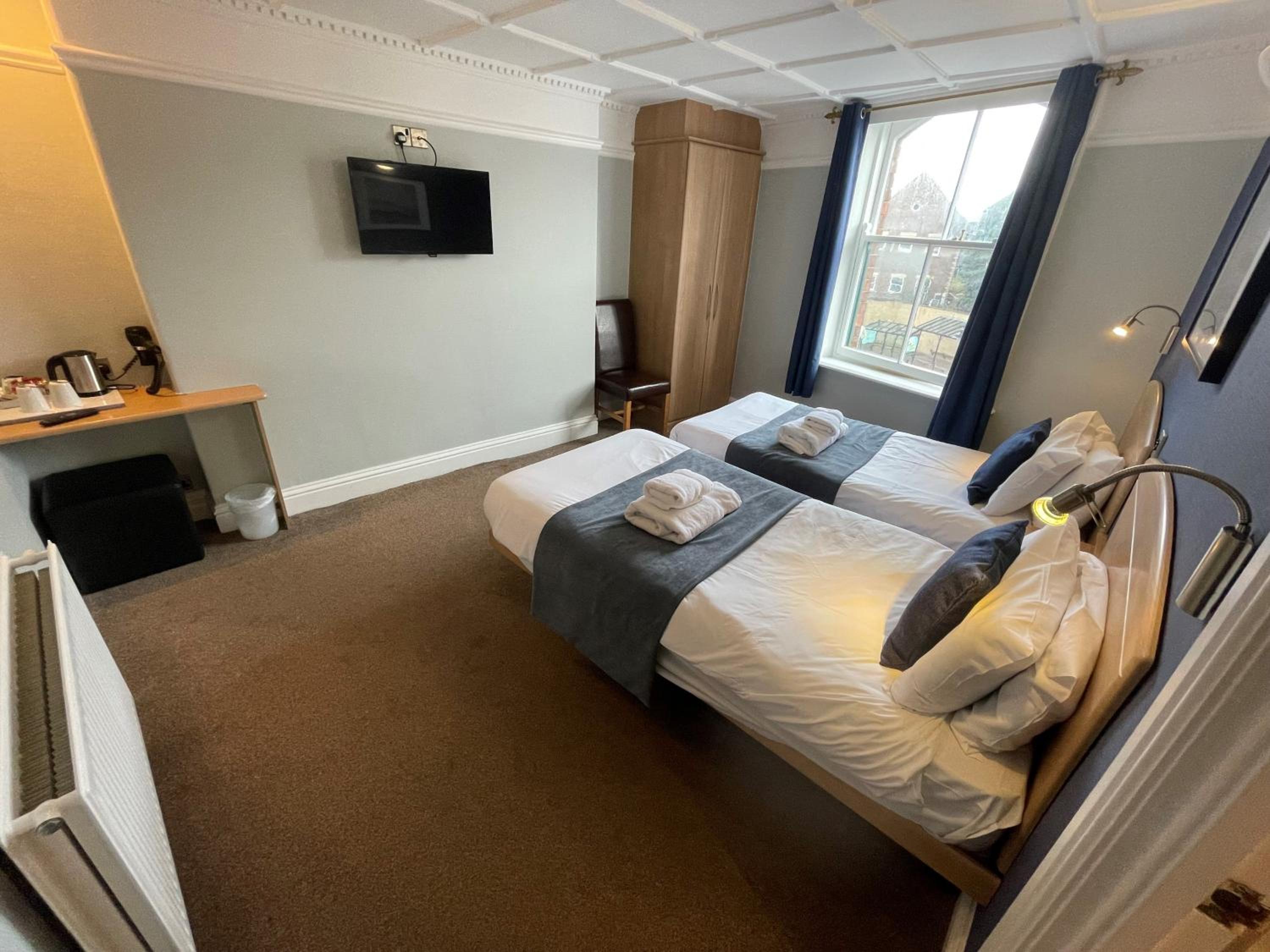 Twin Room - Photo 3