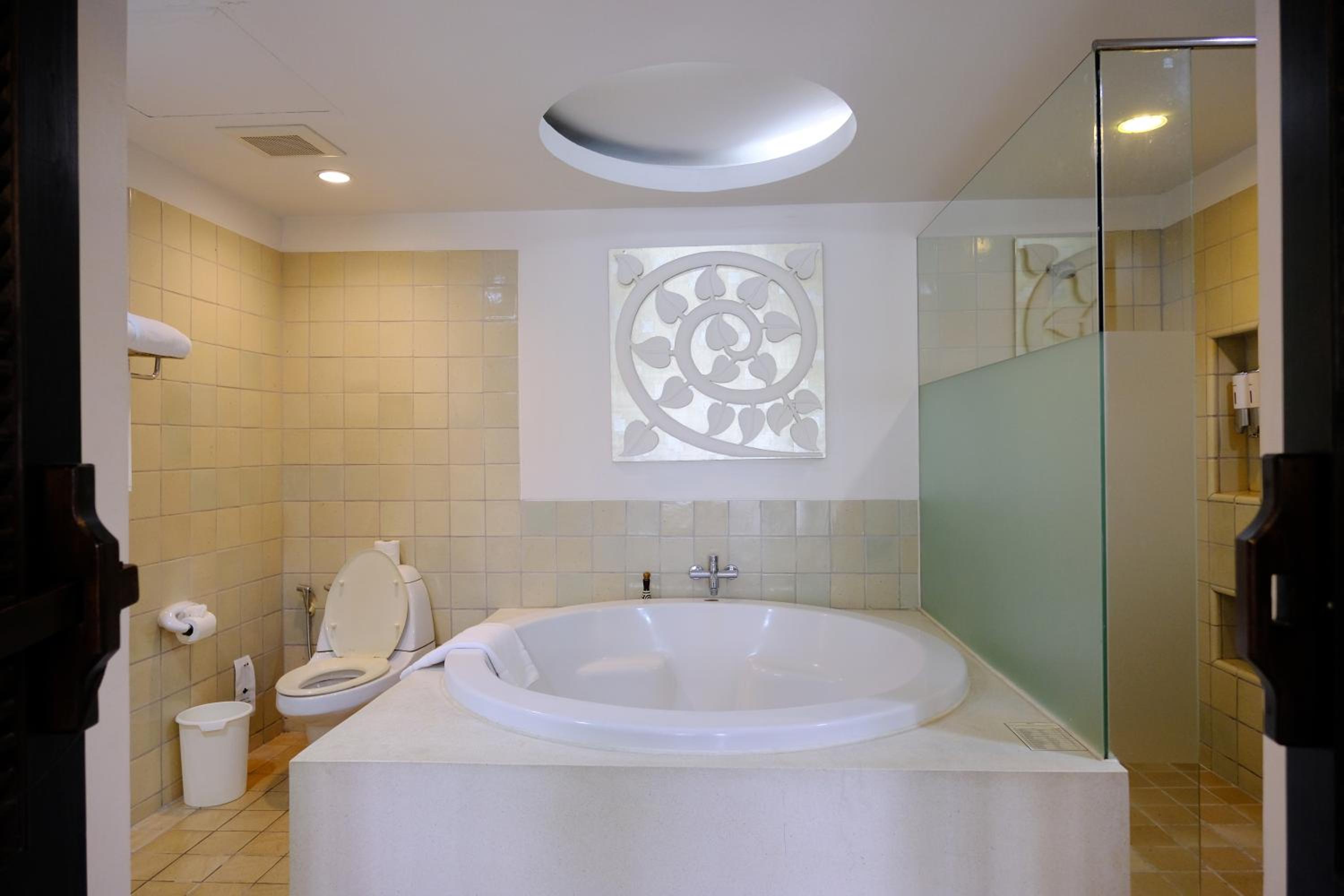 One-Bedroom Suite - Photo 5