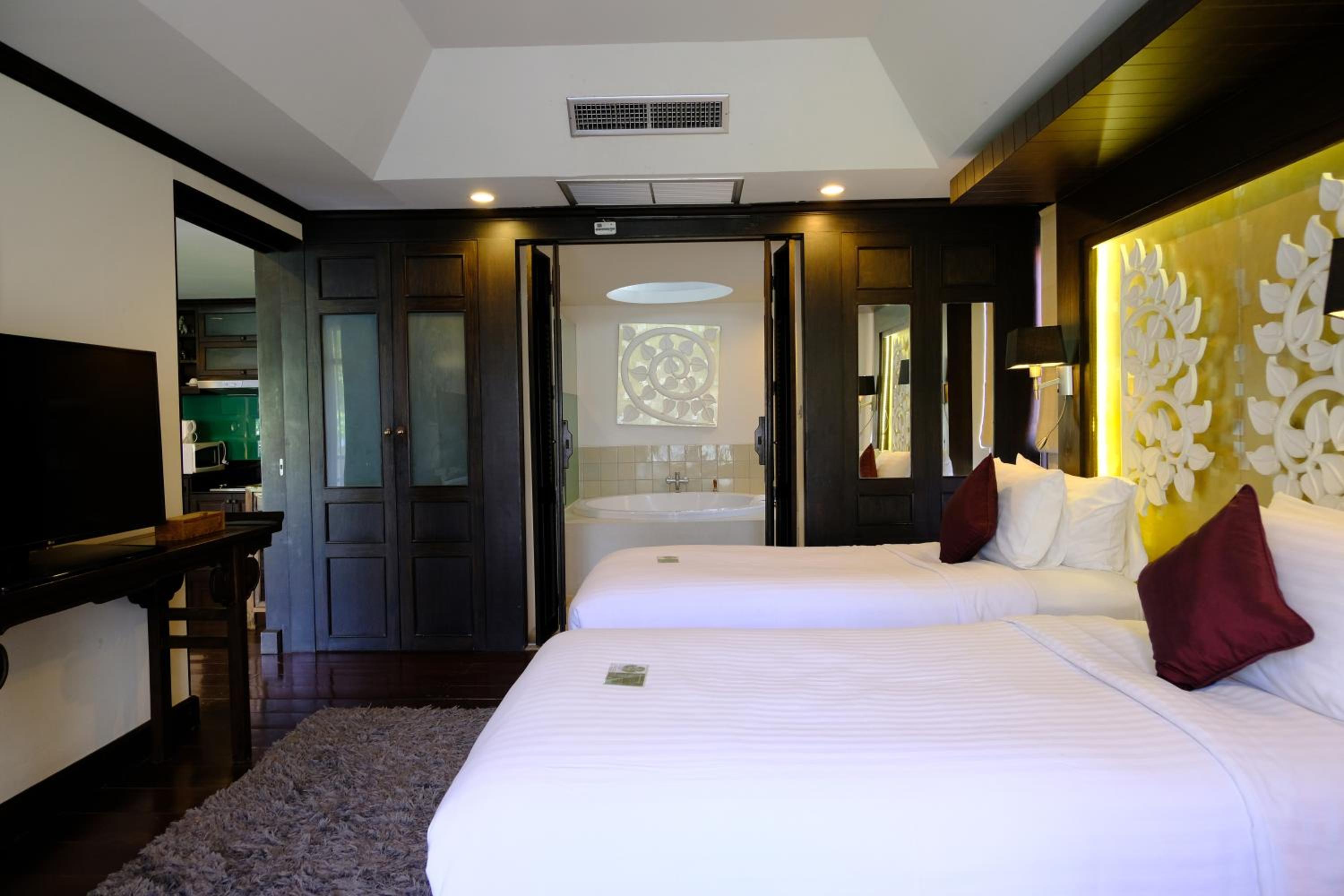 Two-Bedroom Suite - Photo 7