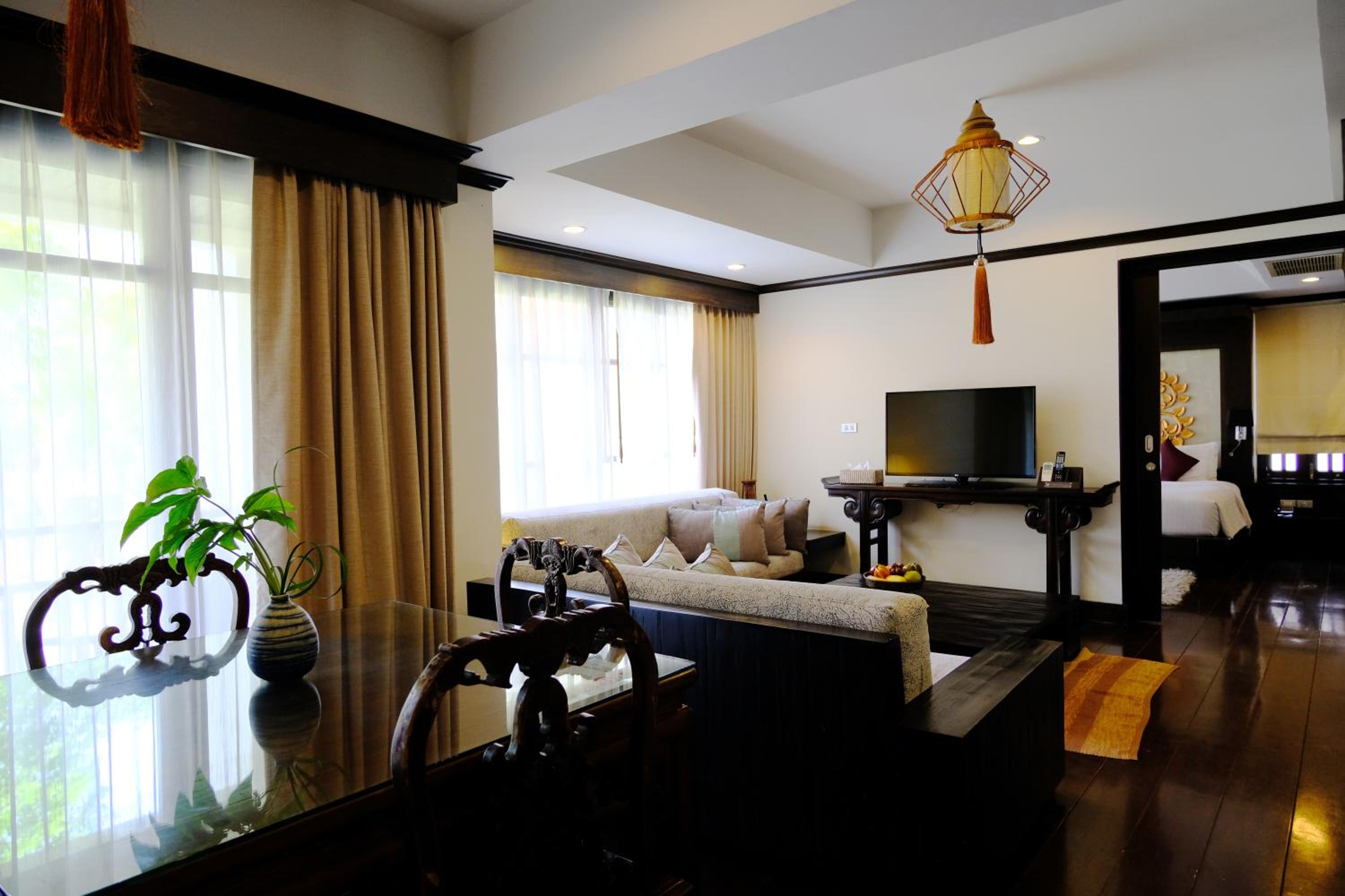 Two-Bedroom Suite - Photo 8