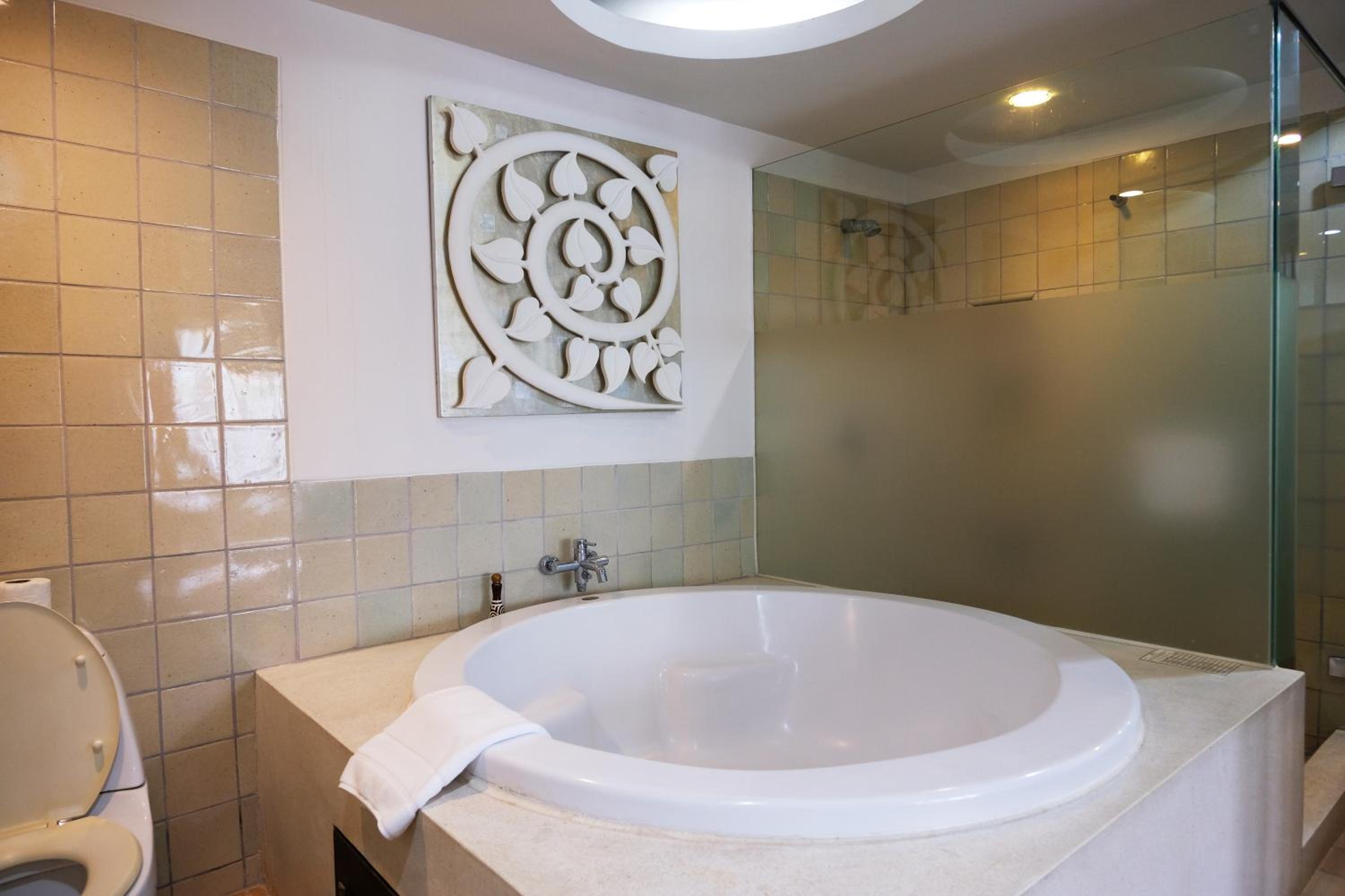 Two-Bedroom Suite - Photo 5