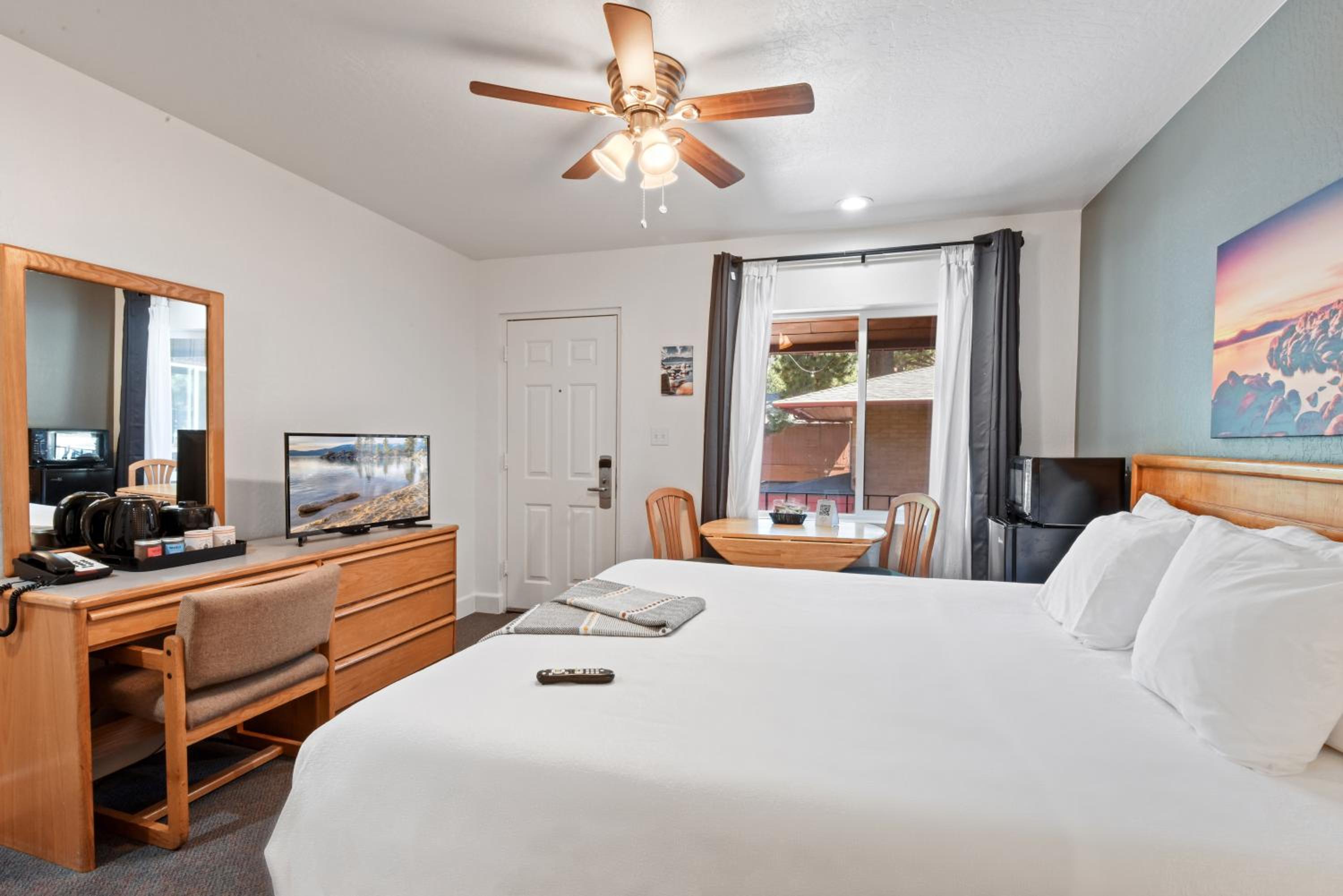 Standard King Room photo 1