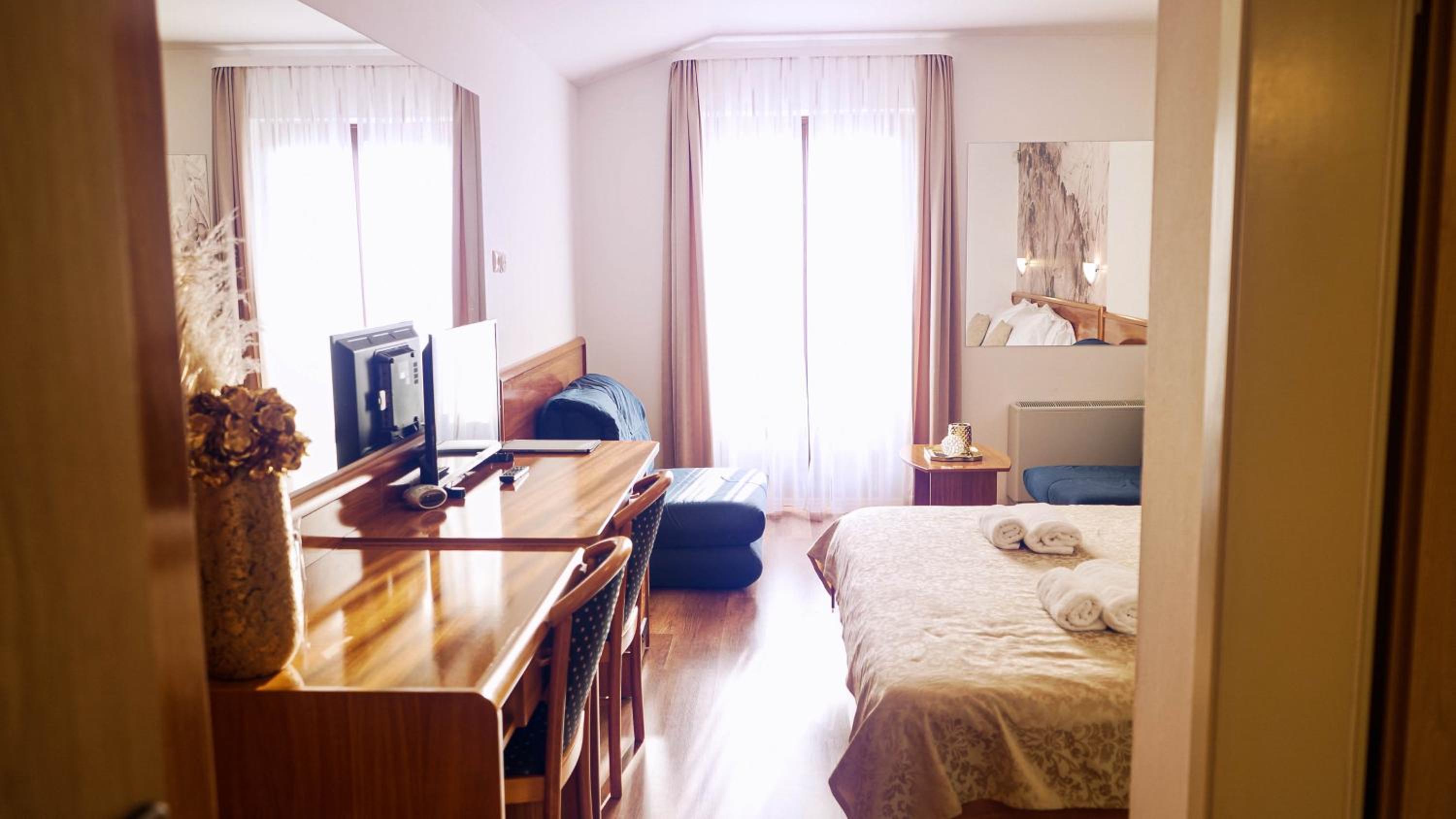 Double or Twin Room with Sea View - Photo 1