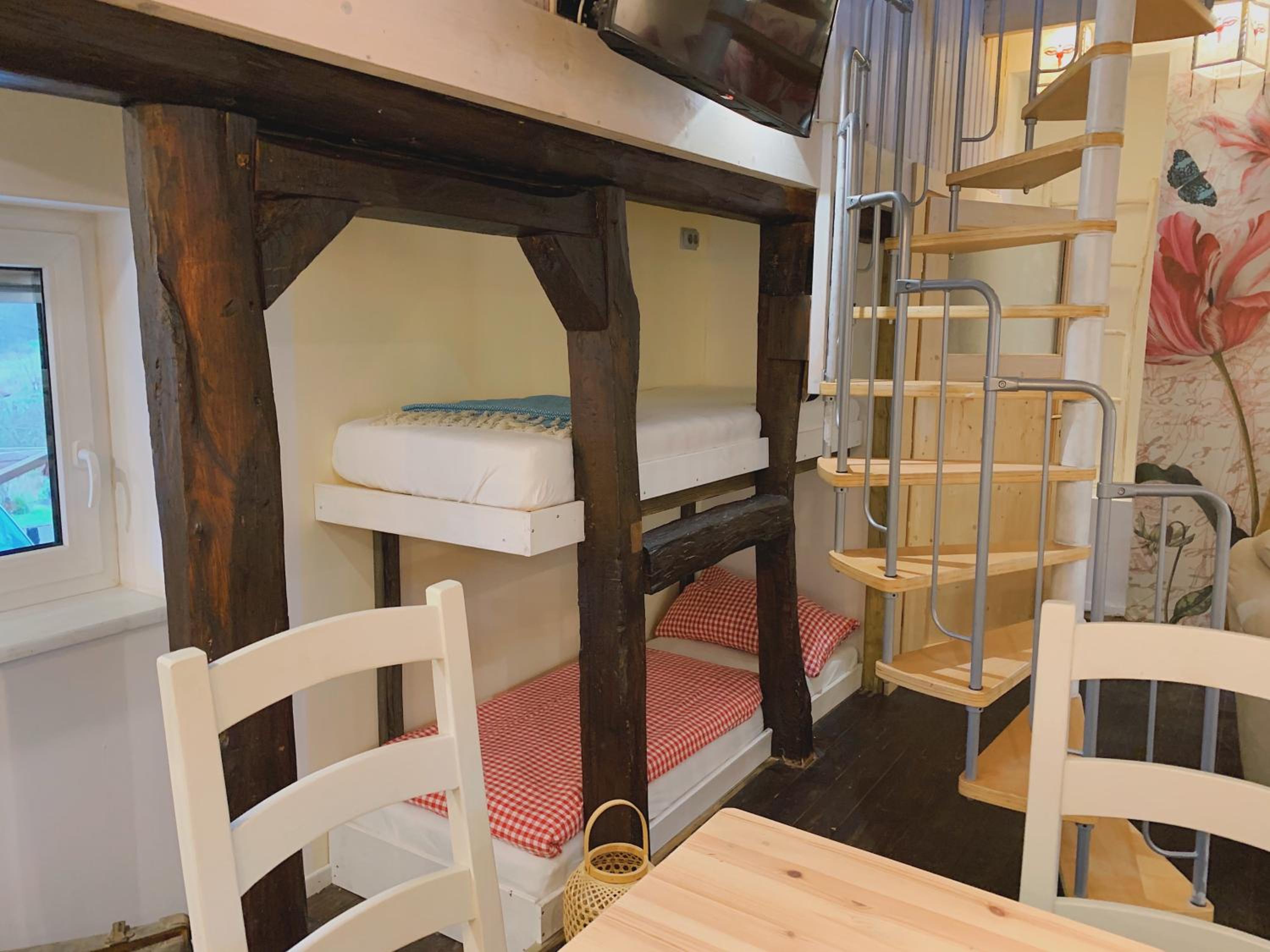 Loft - Photo 2
