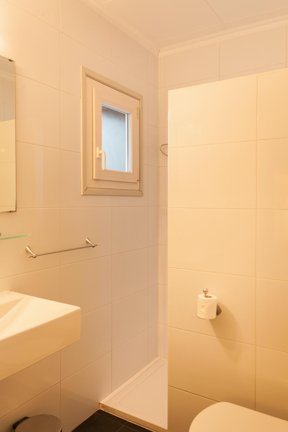 Small Single Room photo 3
