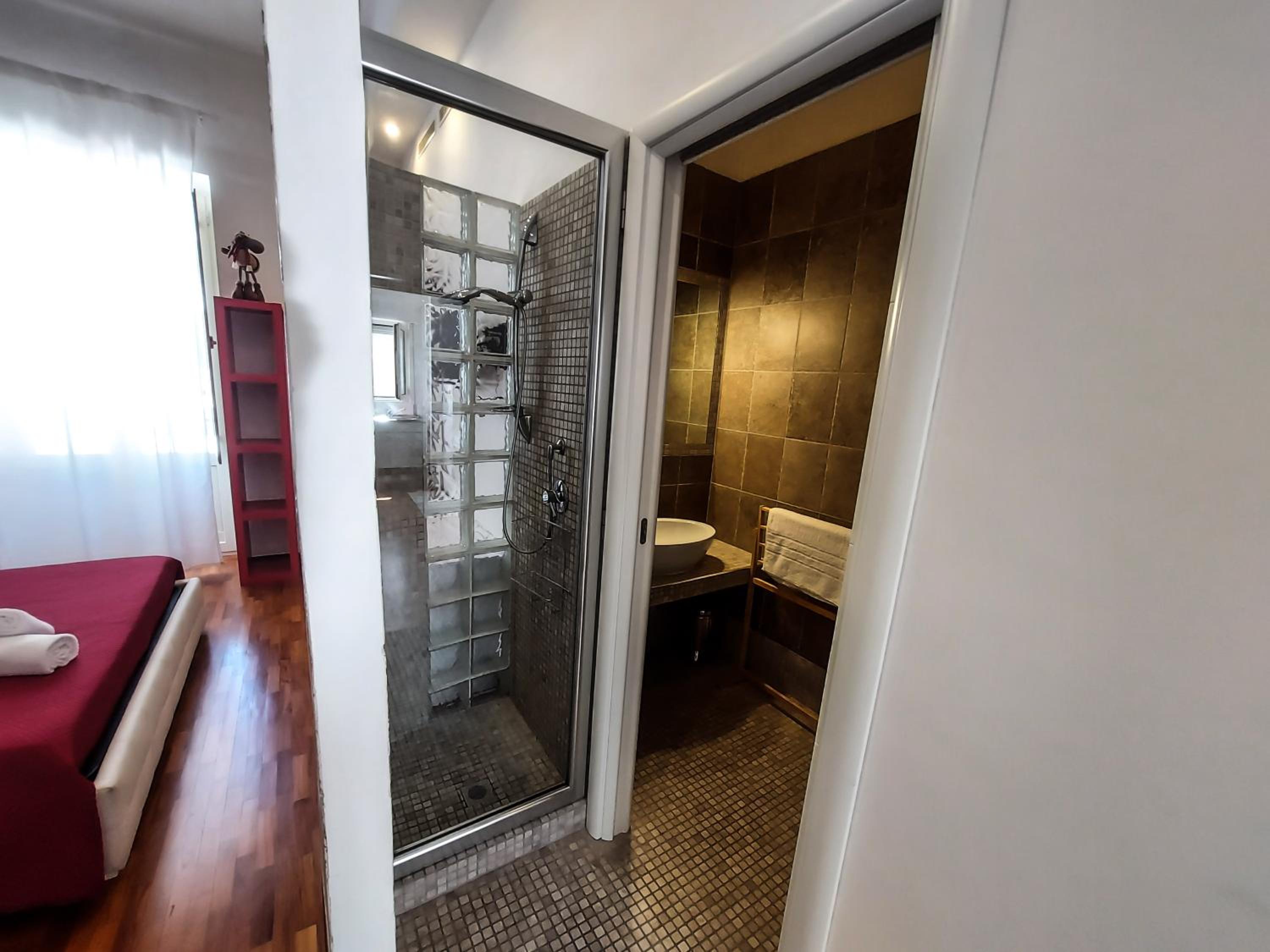 Apartment with Balcony - Photo 7