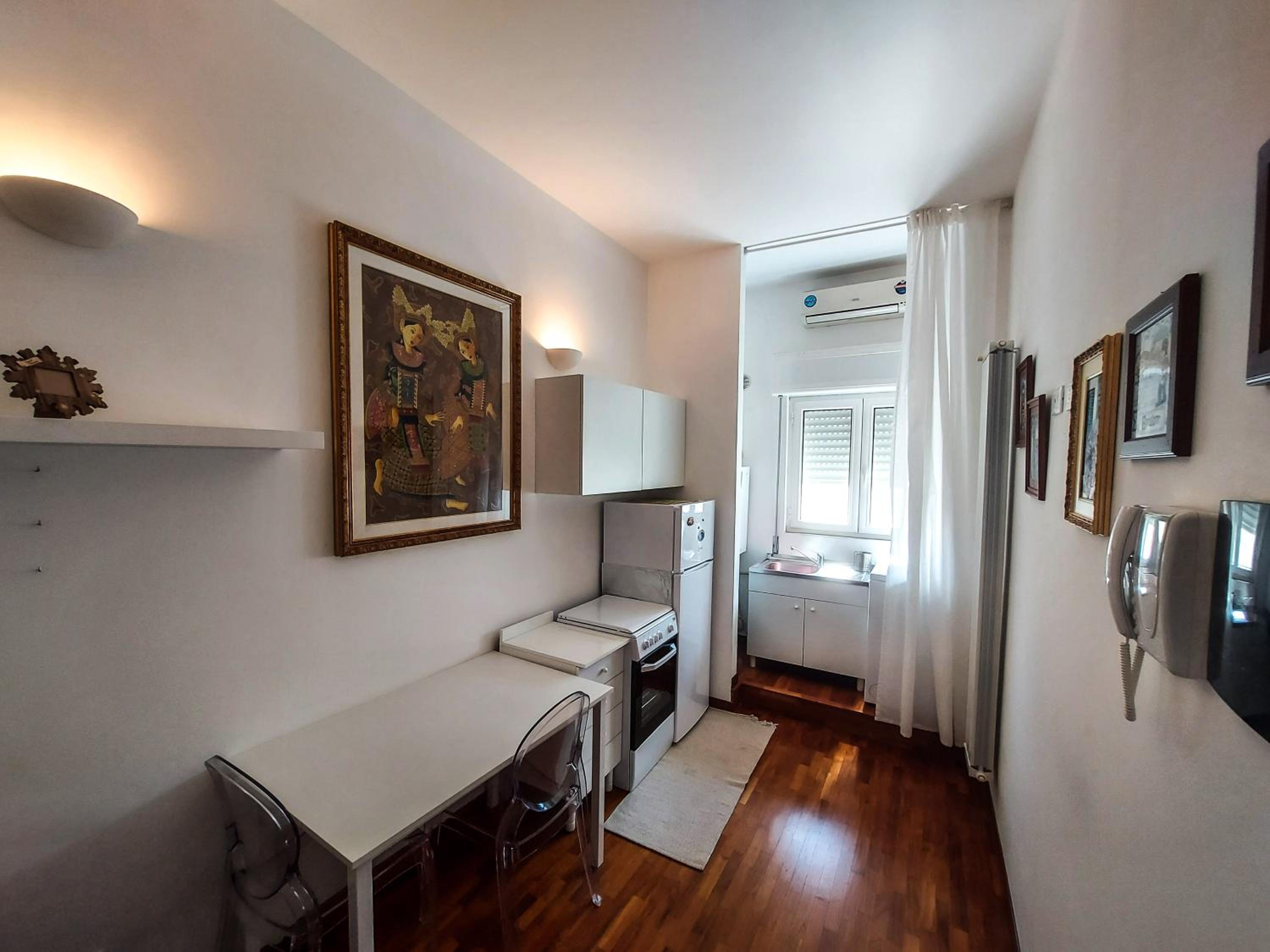 Apartment with Balcony - Photo 5