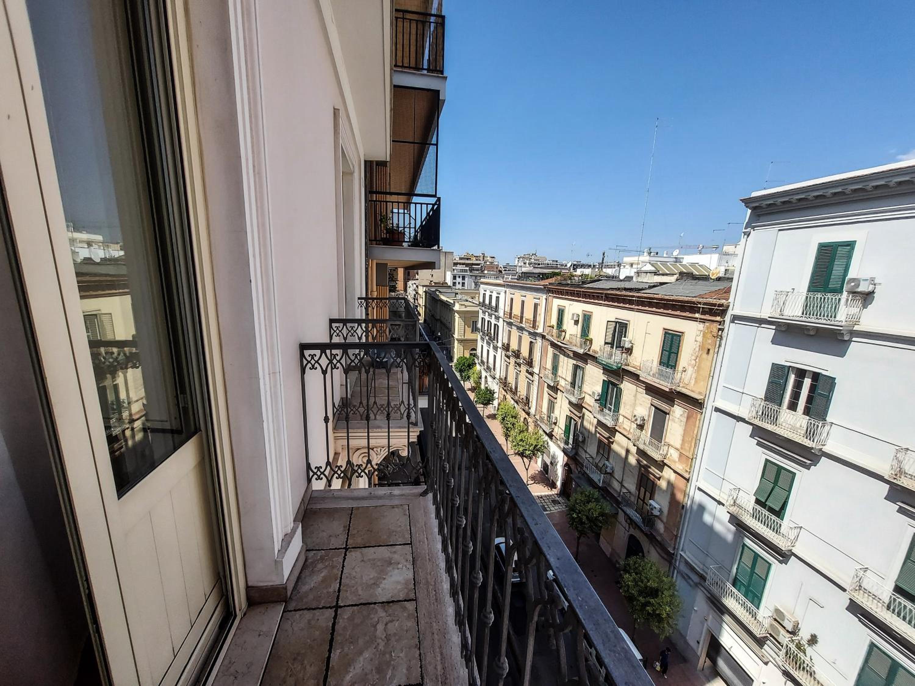 Apartment with Balcony - Photo 29
