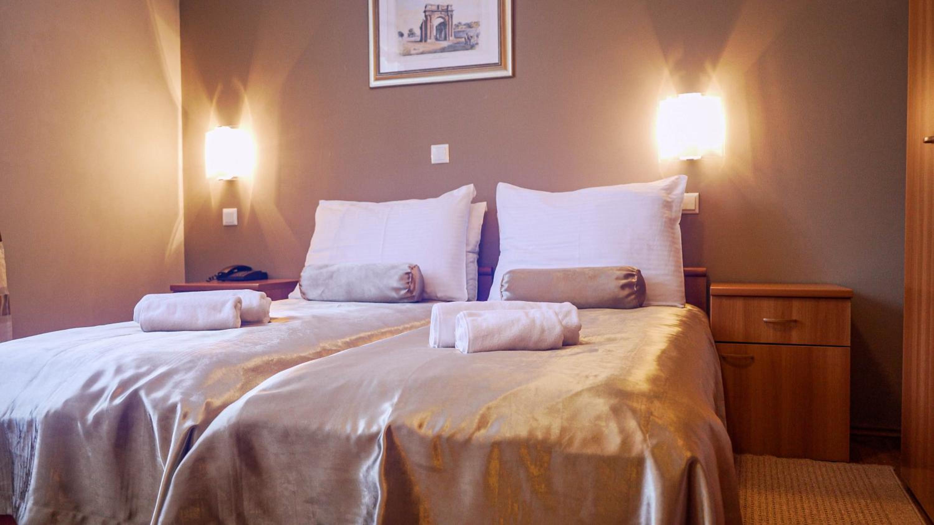 Double or Twin Room with Sea View - Photo 2