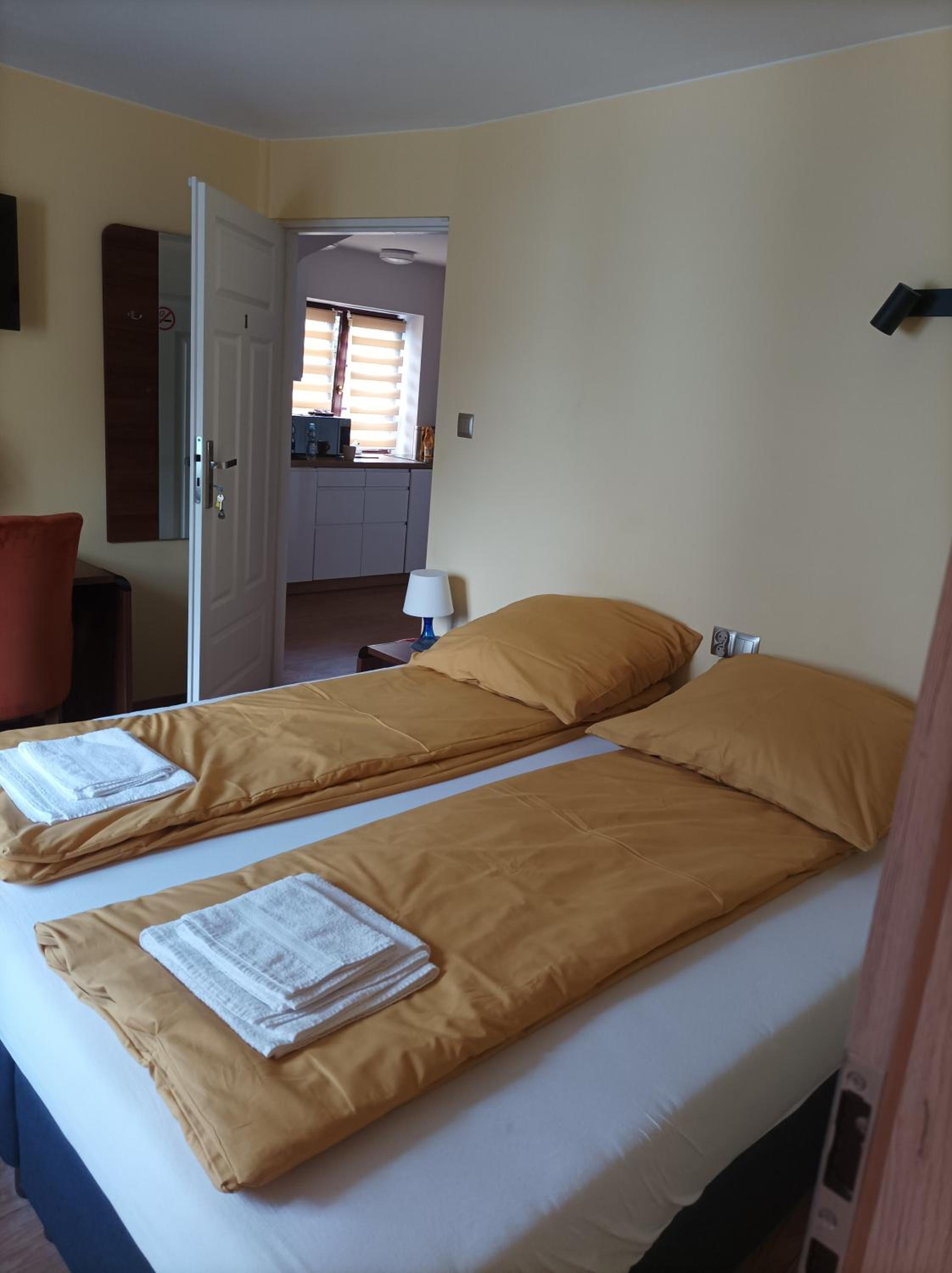 Double Room with Private Bathroom - Photo 1
