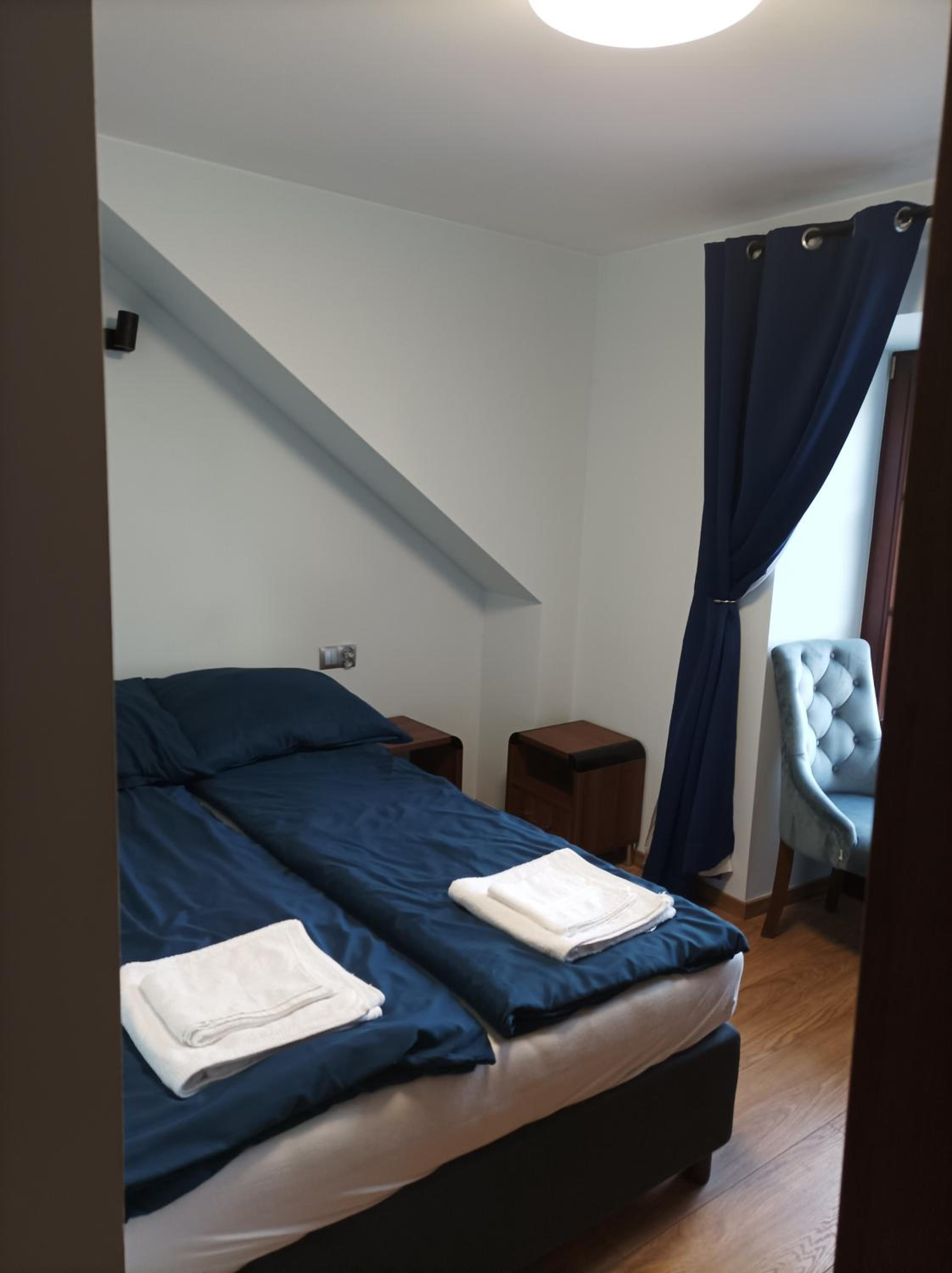 Double Room with Balcony - Photo 4