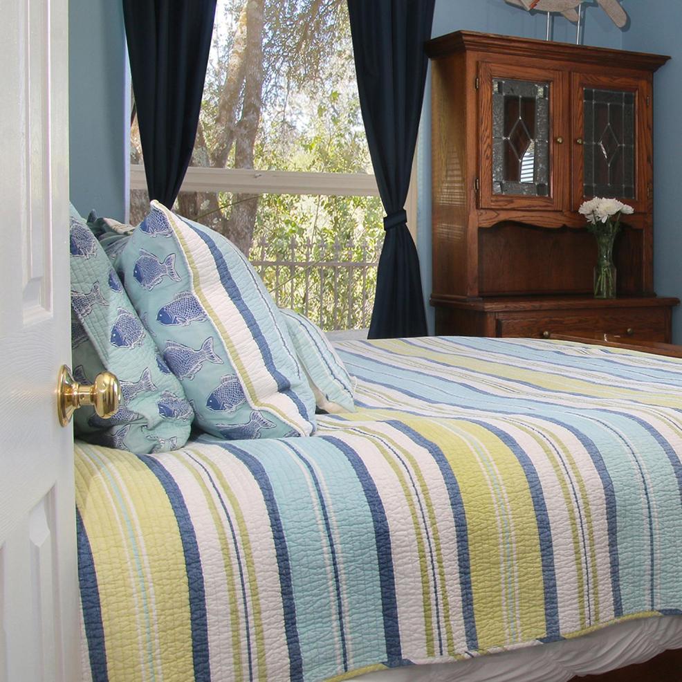Deluxe King Suite photo 1
