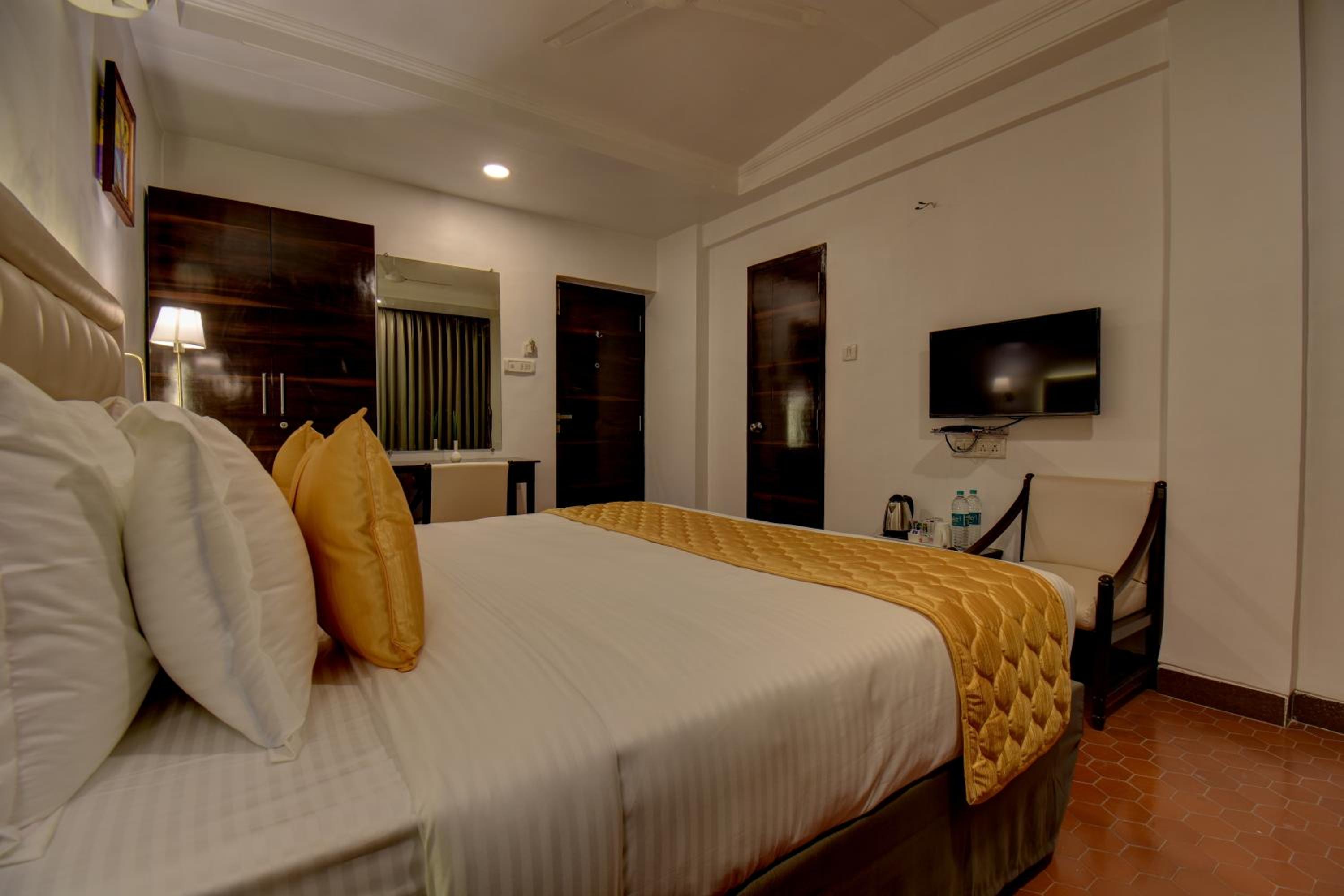 Deluxe Room - Photo 2