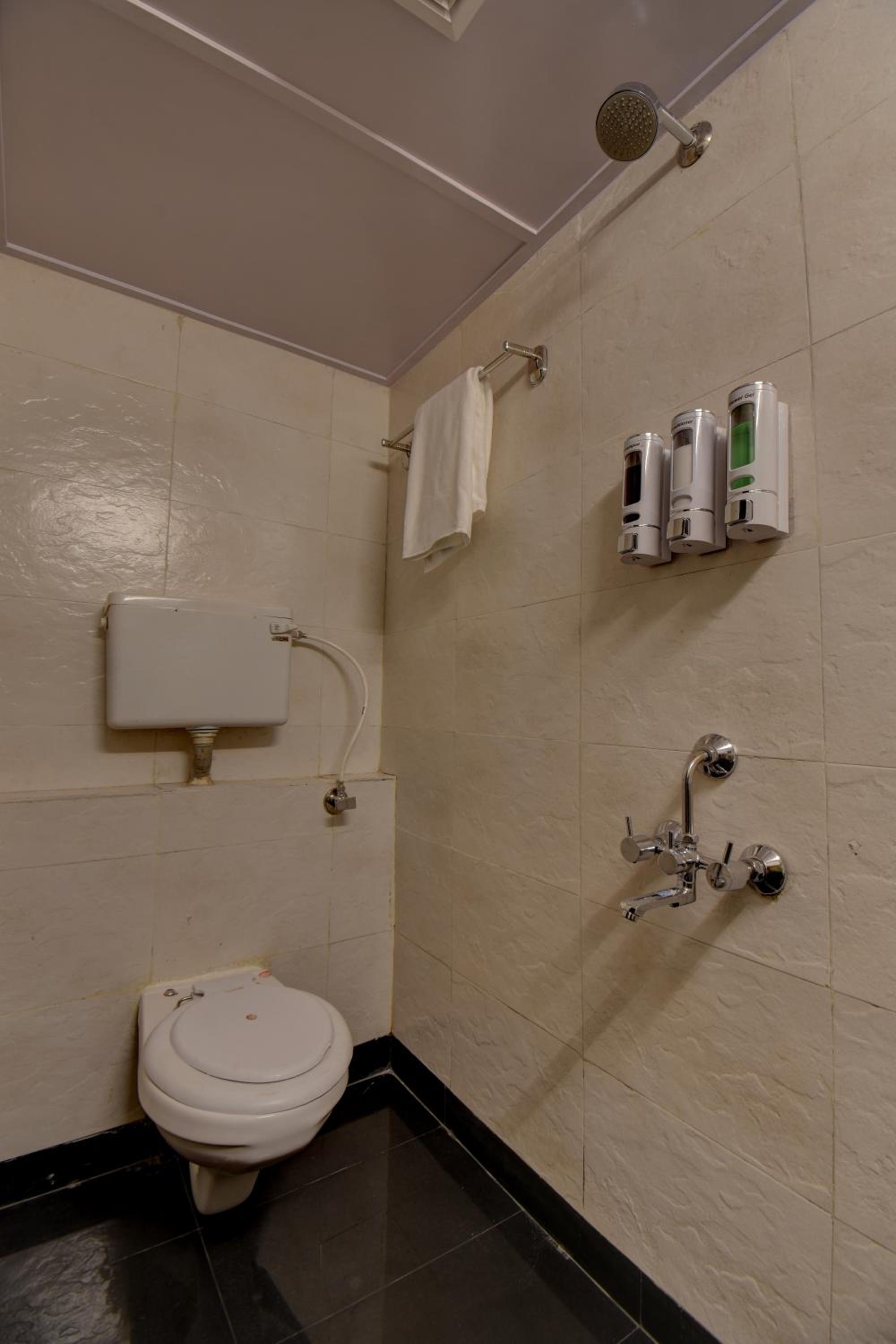 Deluxe Room - Photo 5