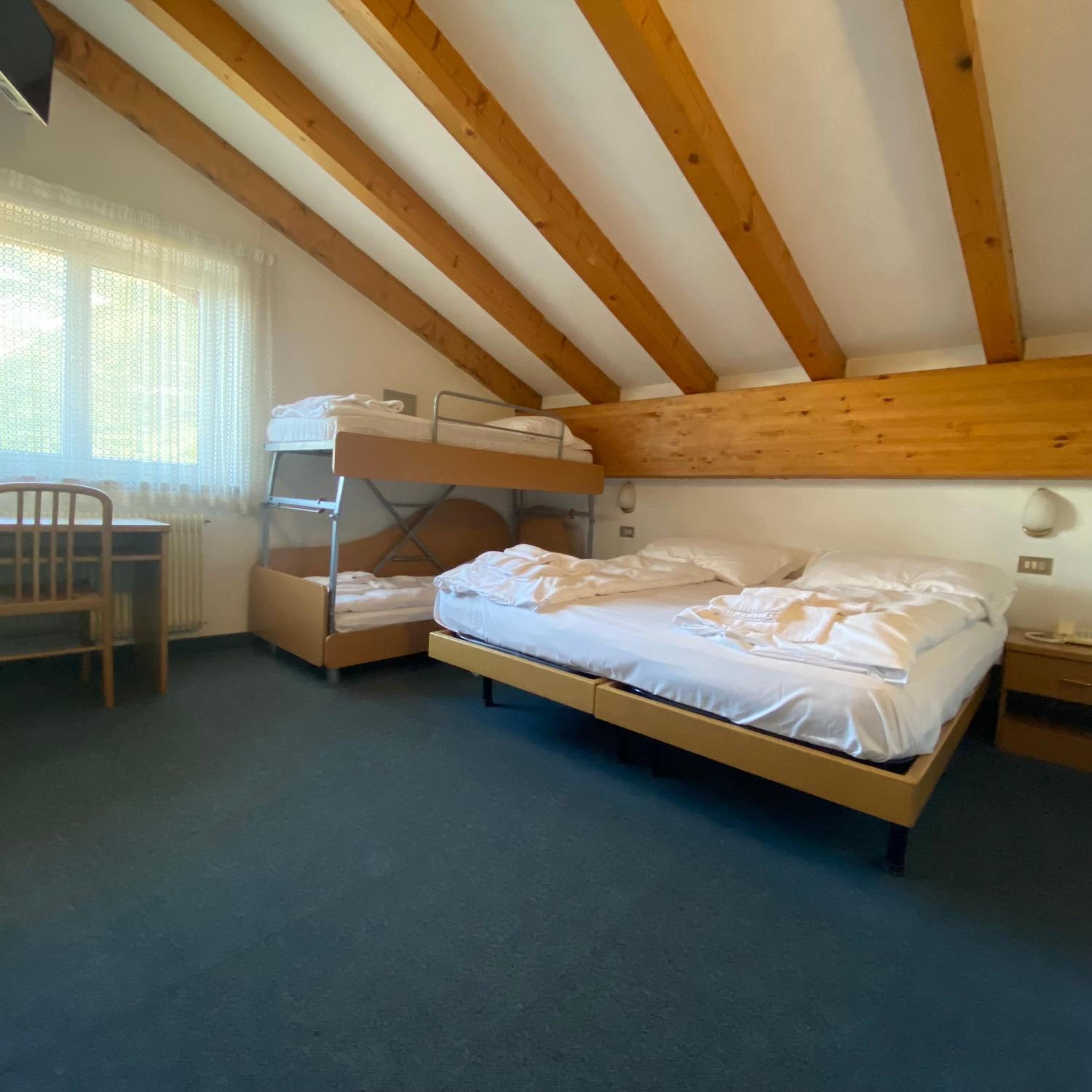 Quadruple Room with Mountain View