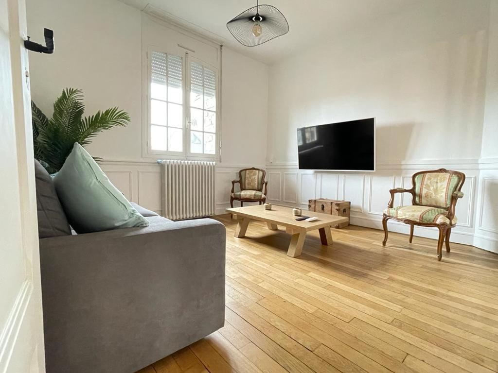Two-Bedroom Apartment - Photo 48