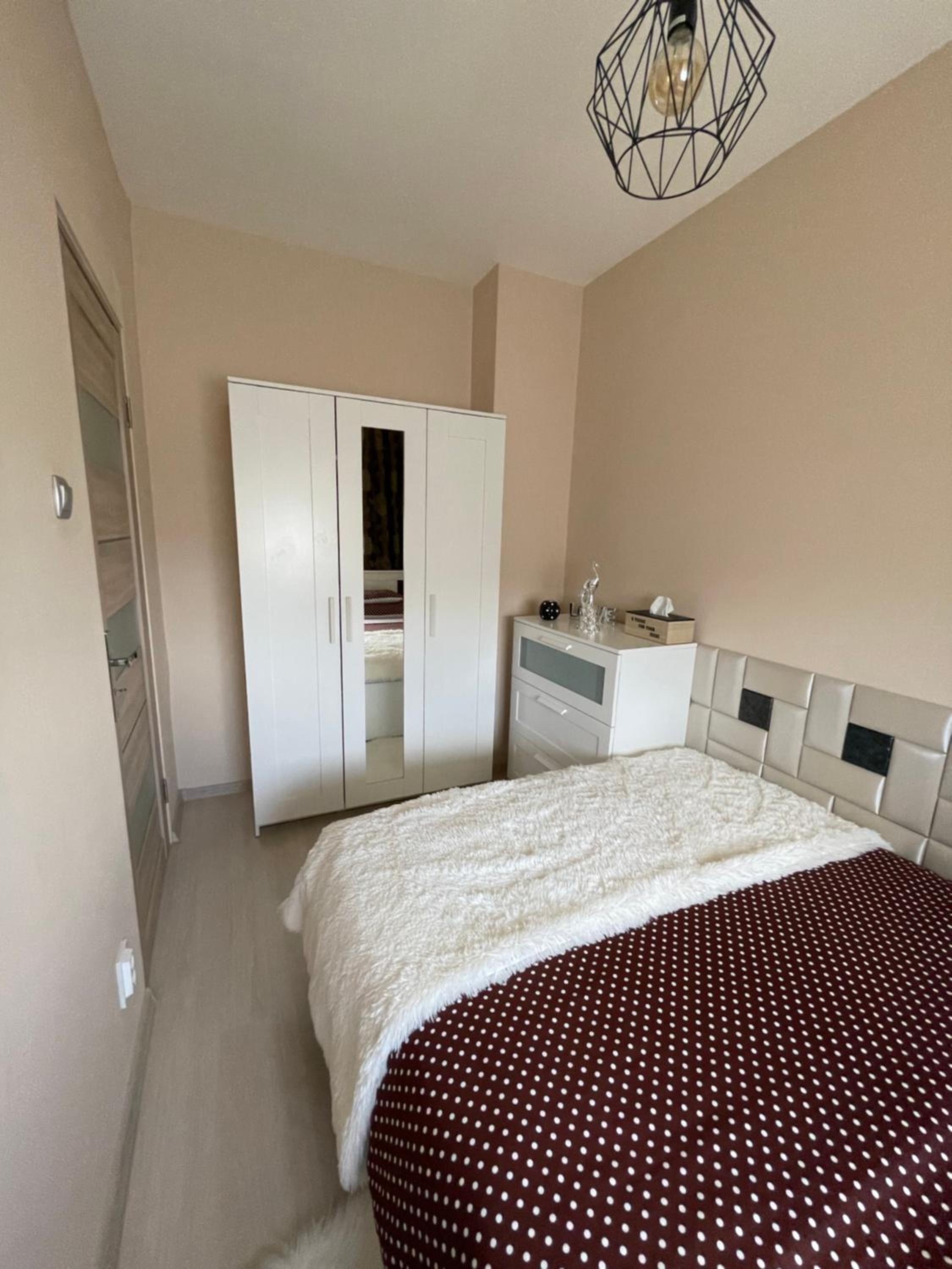 One-Bedroom Apartment - Photo 3