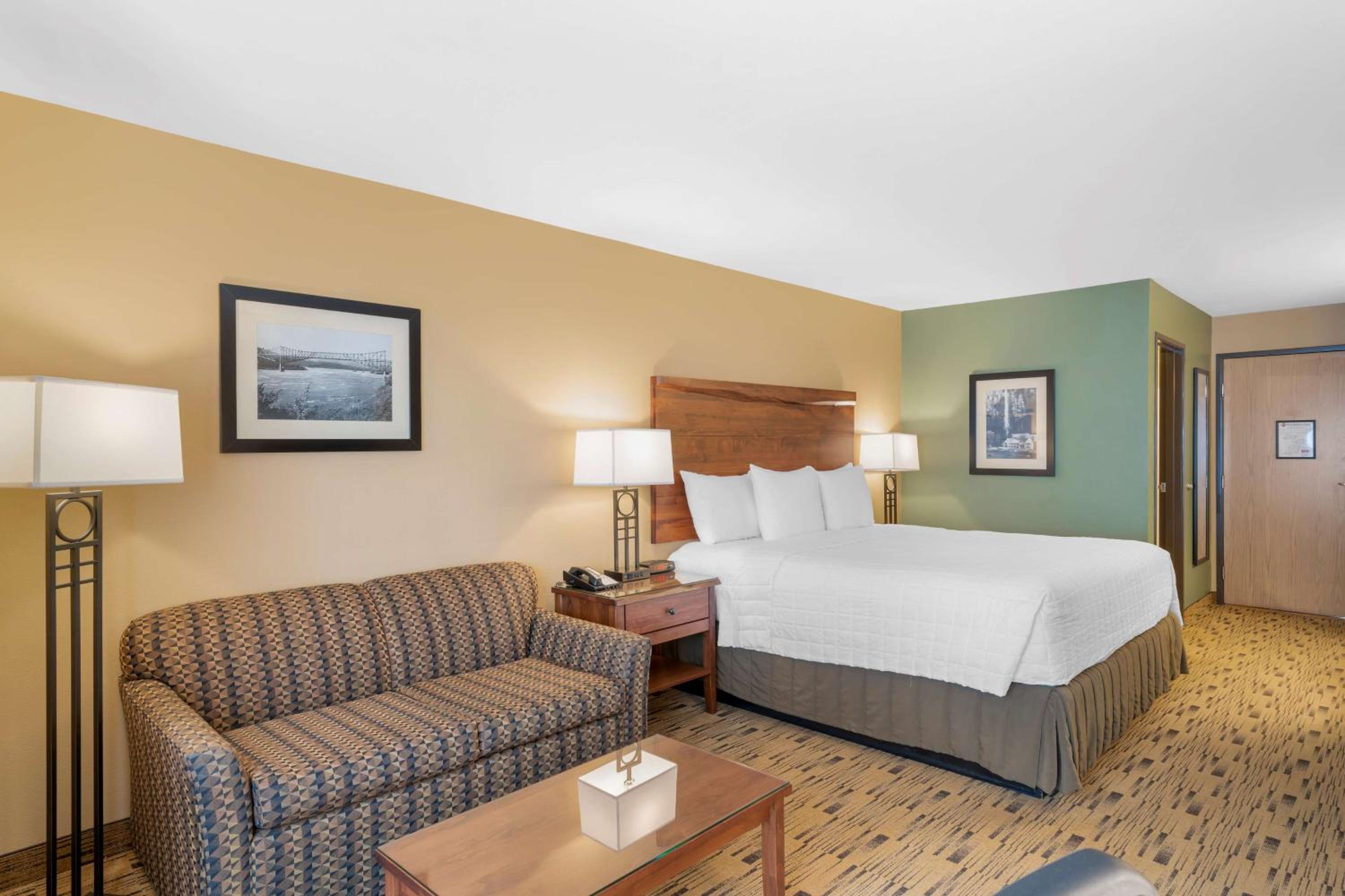 King Room with Walk-In Shower - Disability Access/Non-Smoking photo 2