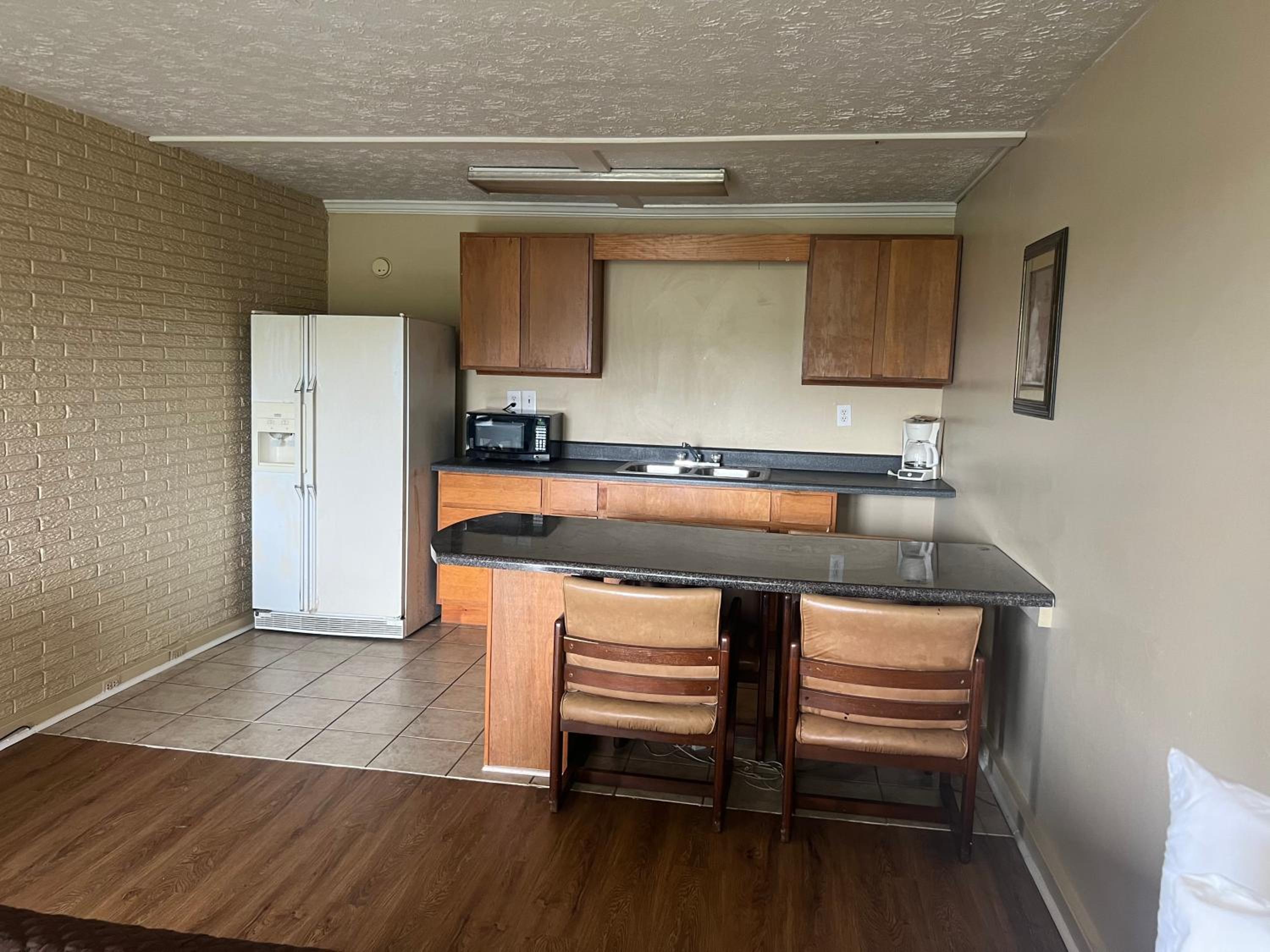Two-Bedroom Suite - Photo 3