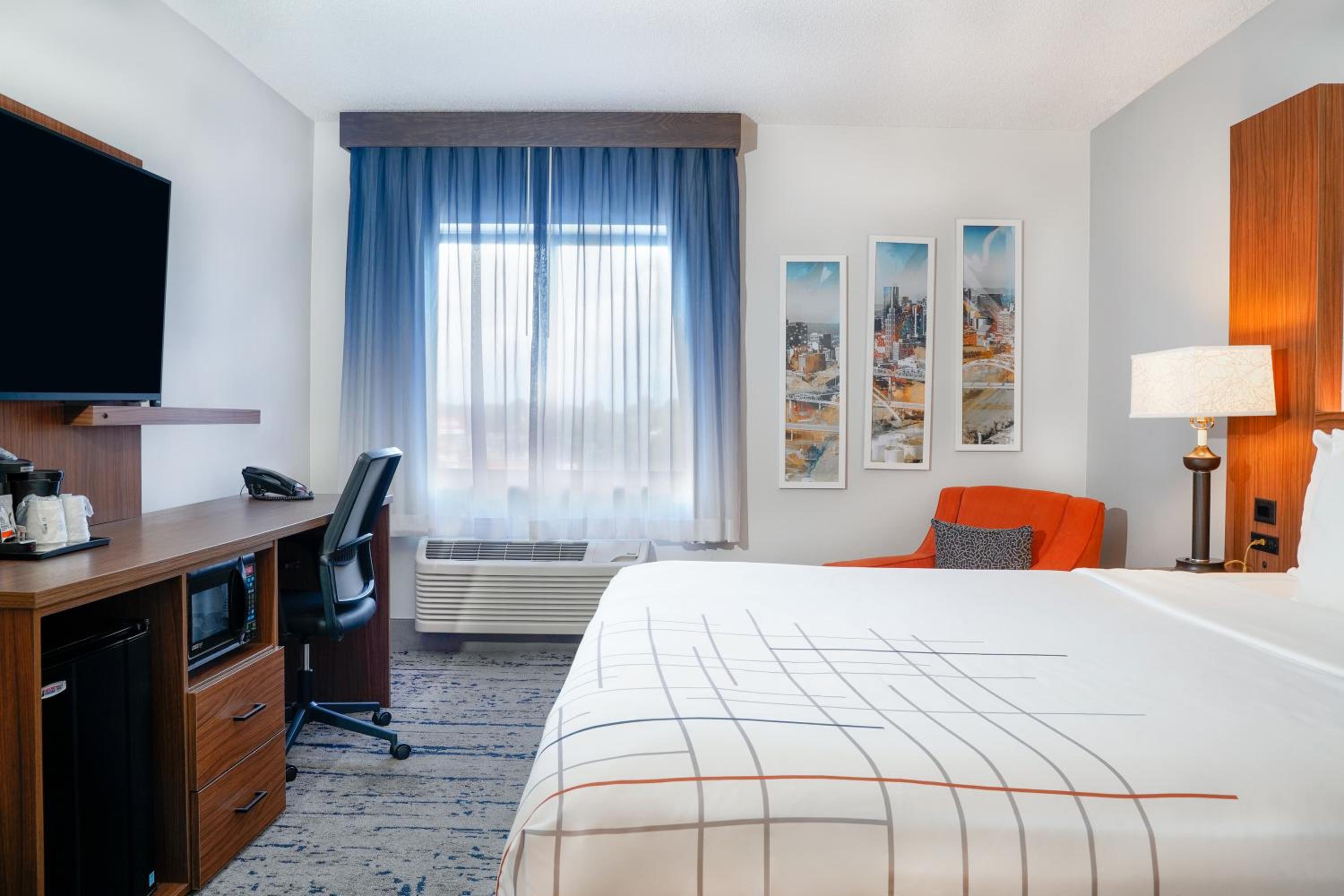 Deluxe King Room - Photo 6