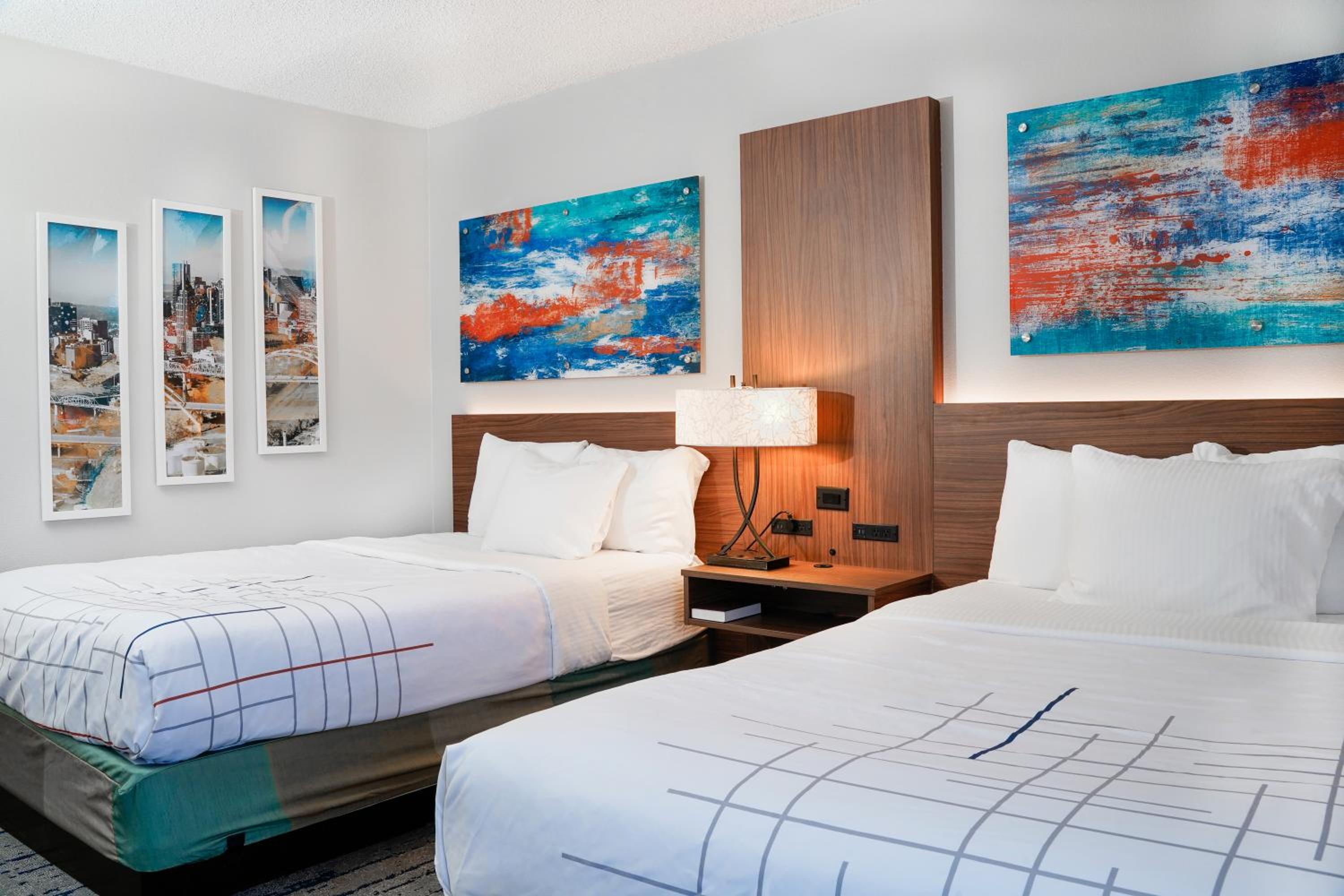 Deluxe Double Room with Two Double Beds - Non-Smoking - Photo 4