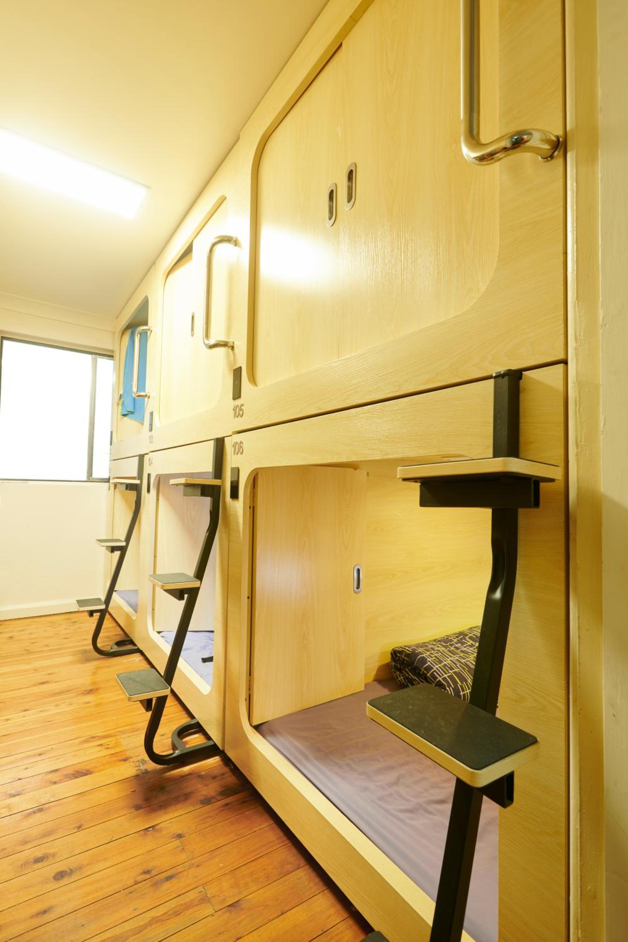 Pod in mix Dormitory (18-35 age only) photo 2