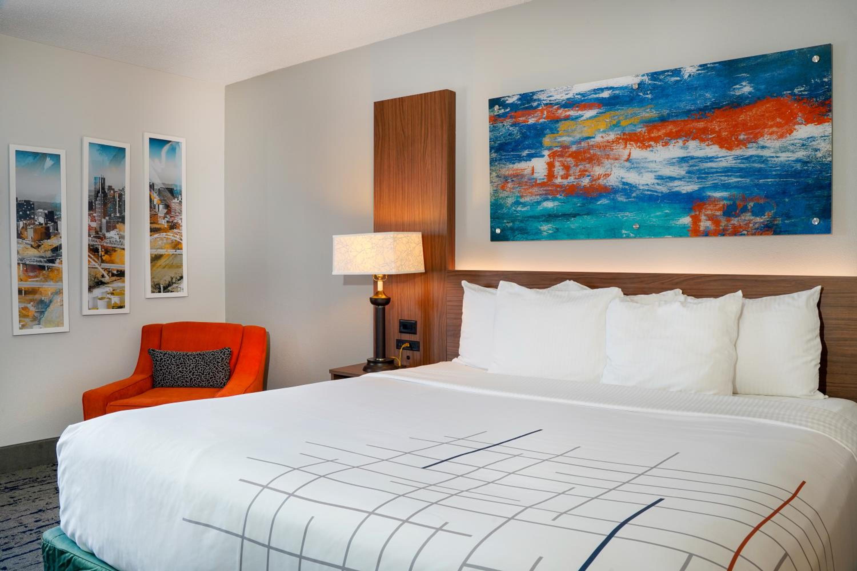 Deluxe King Room - Photo 7