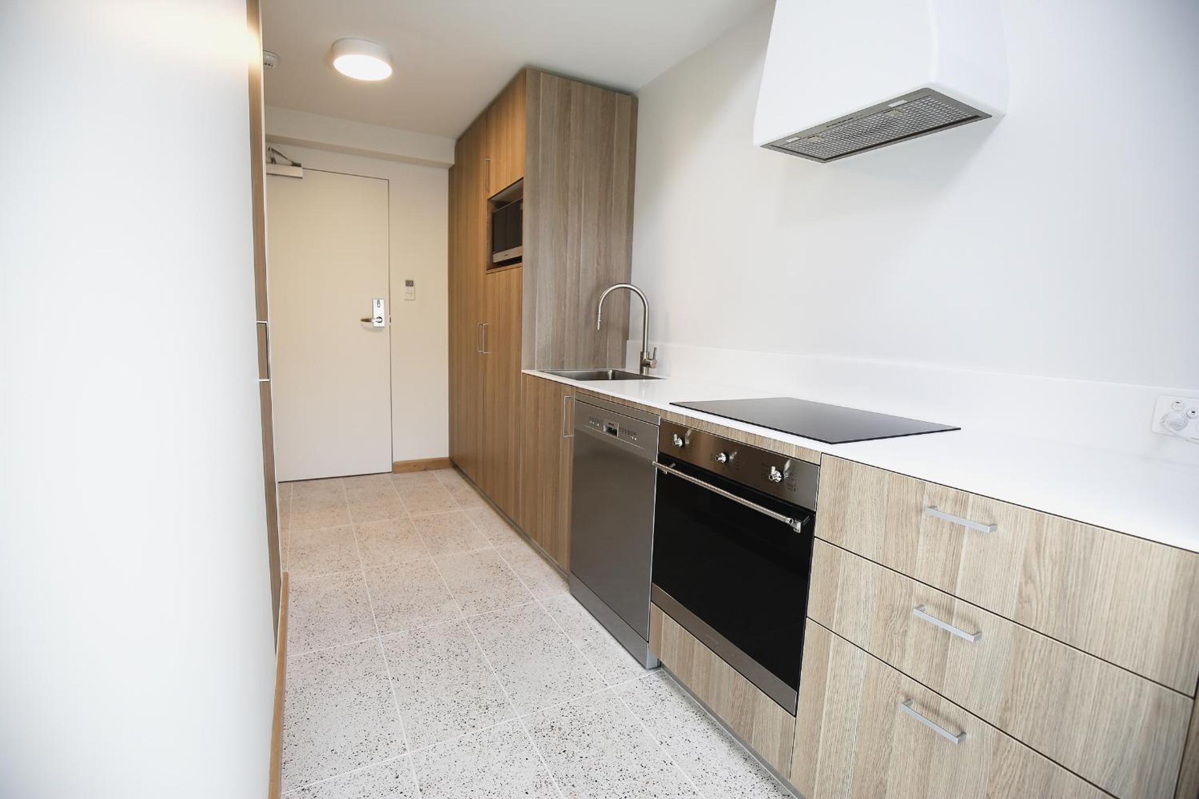 Deluxe Queen Suite - Photo 3