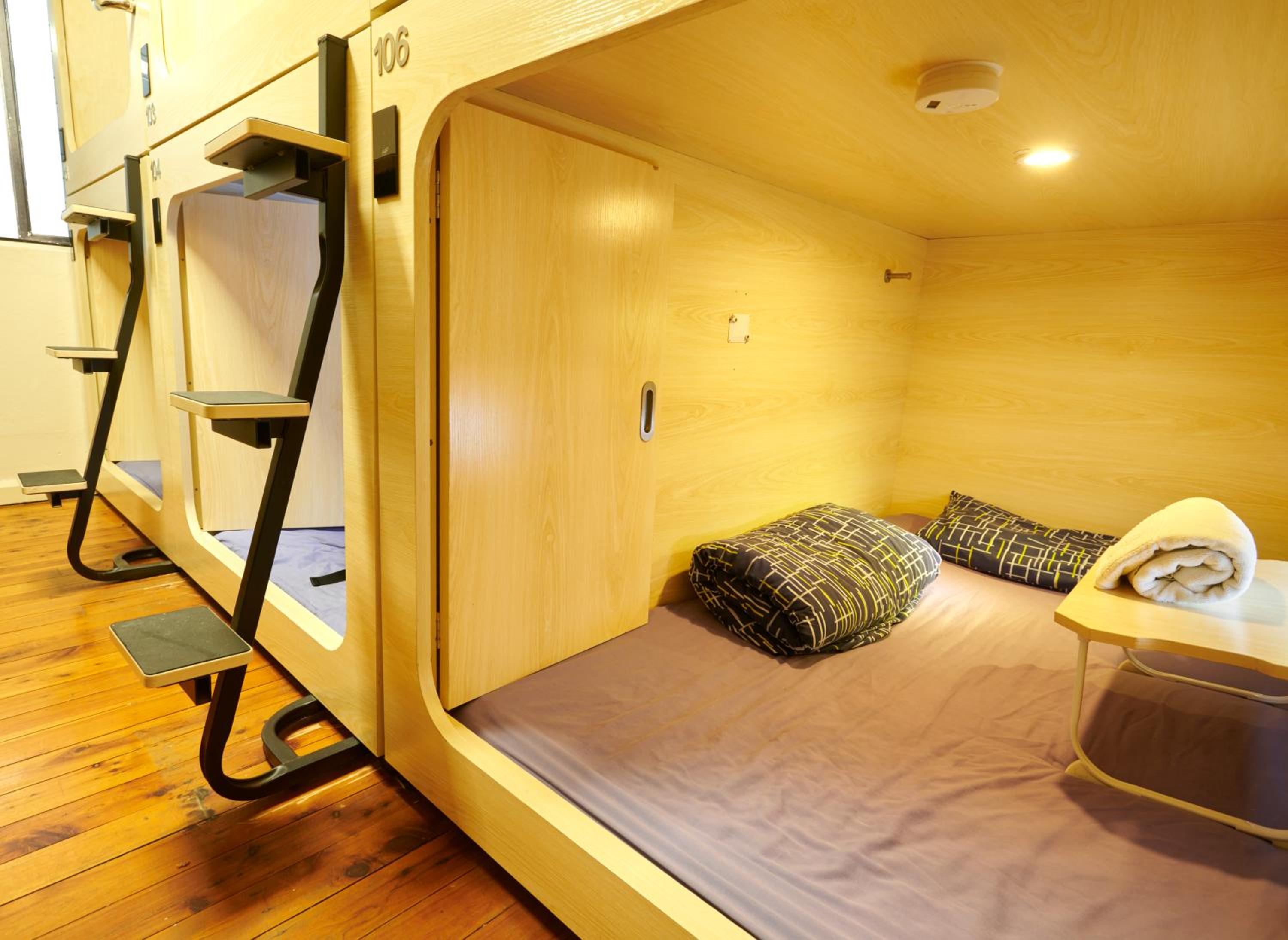 Pod Delux in mix Dormitory (18-35 age only) photo 3