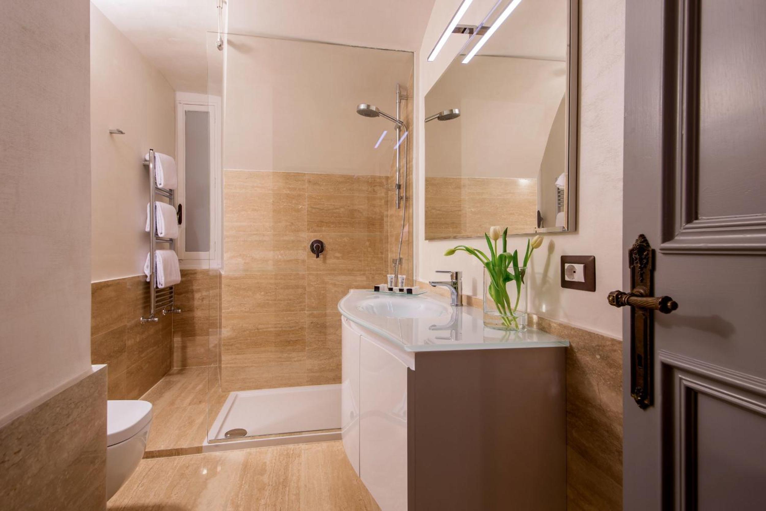 Superior Double or Twin Room with City View photo 3