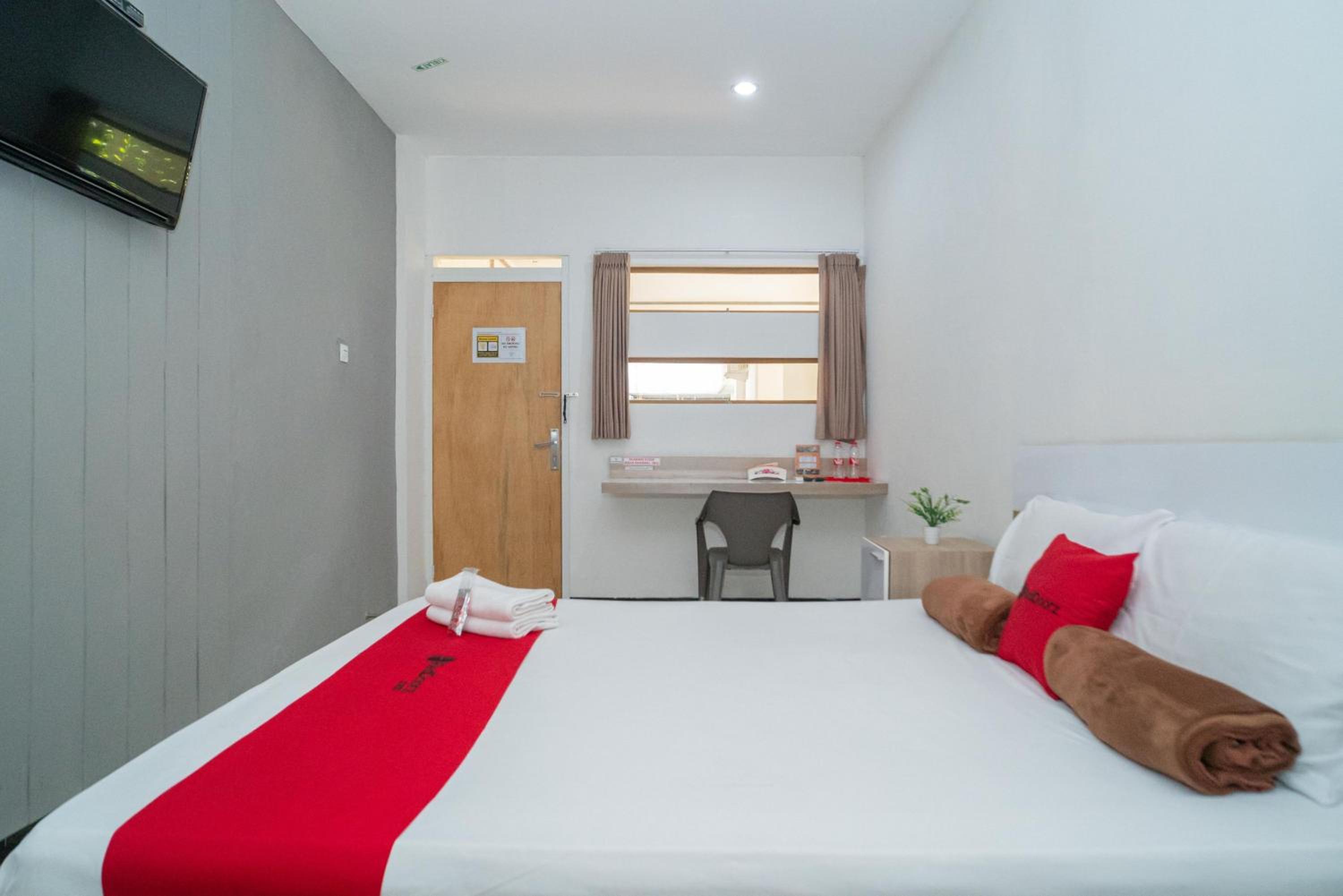 Deluxe Room - Photo 5
