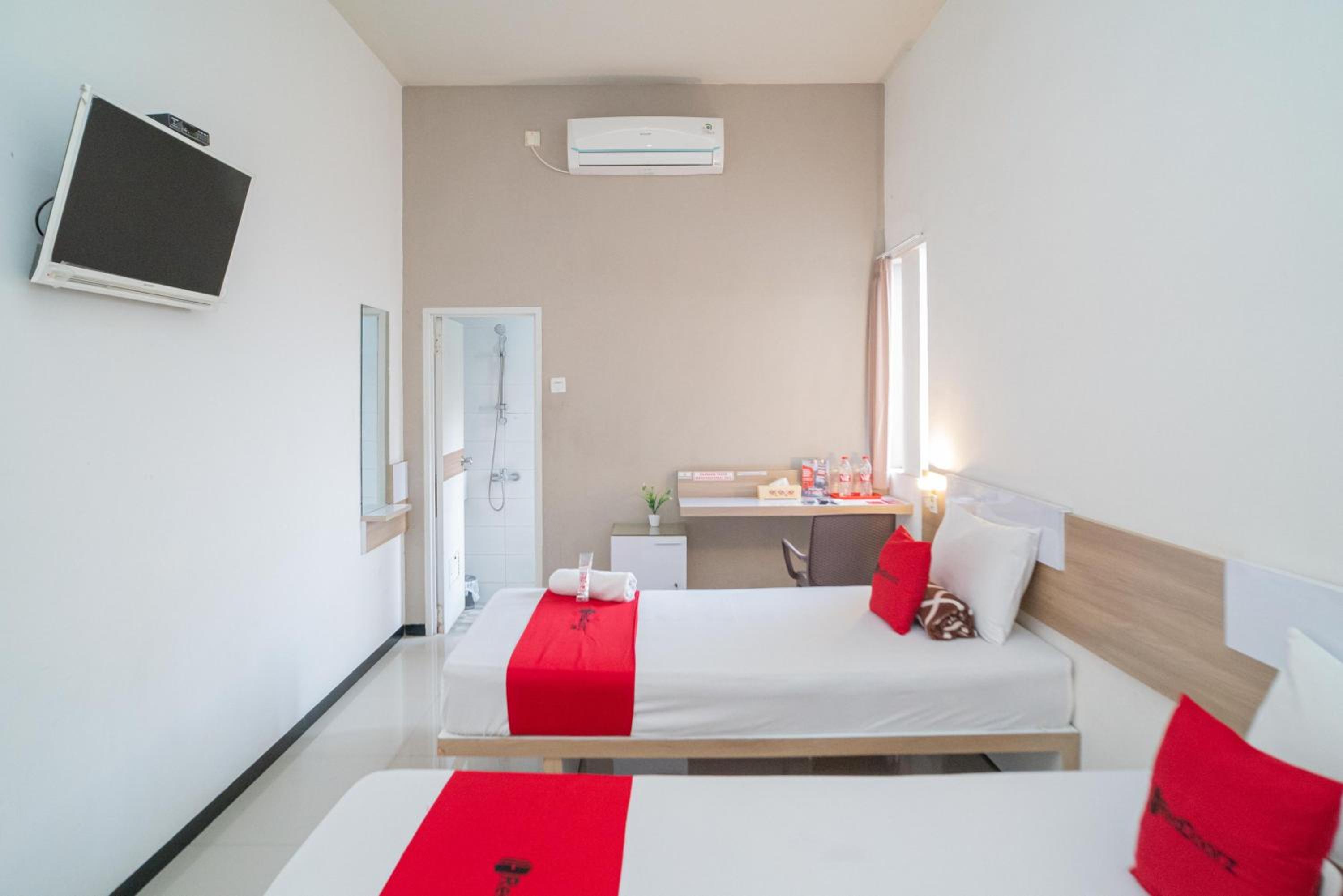 Deluxe Twin Room - Photo 8