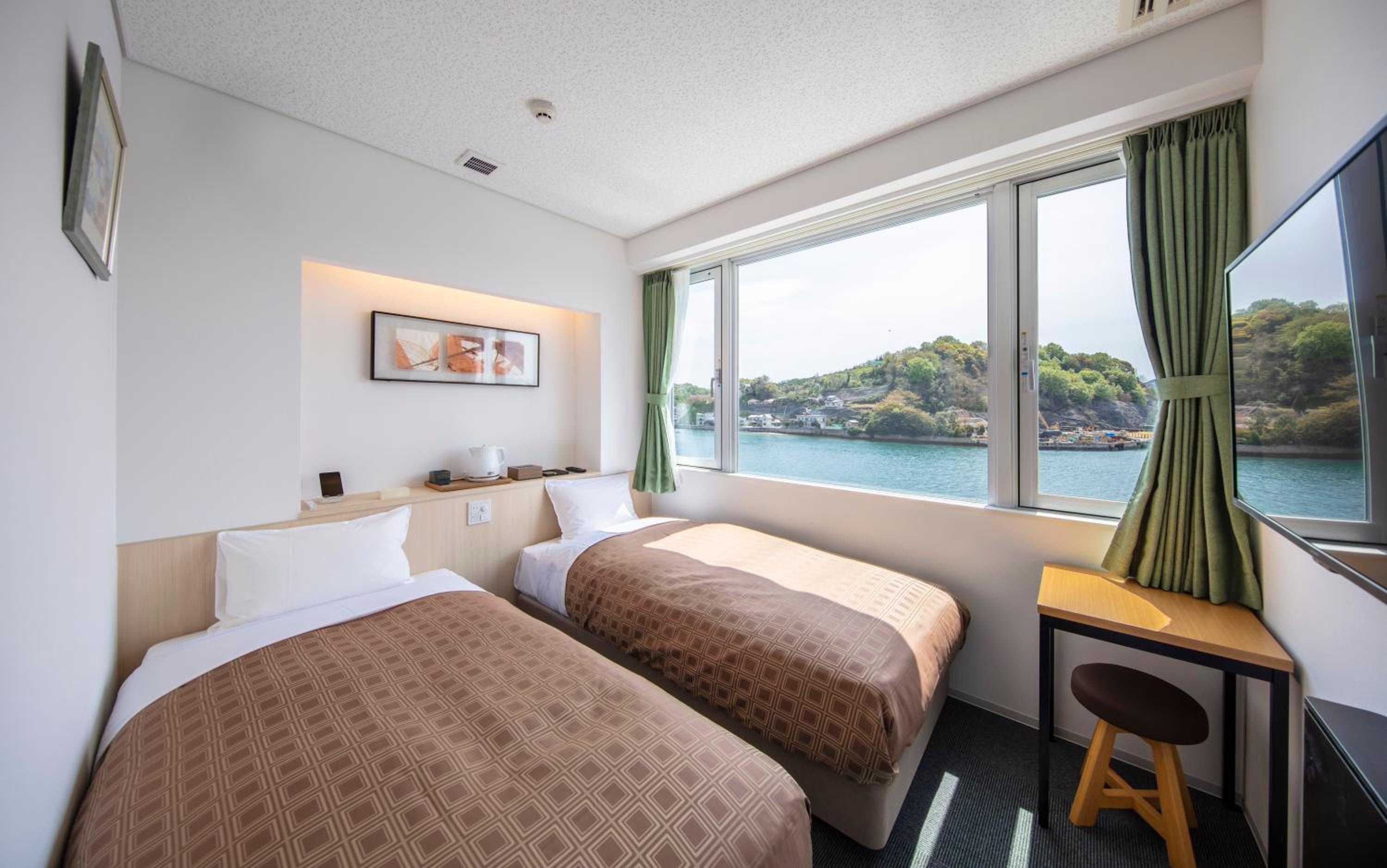 Standard Twin Room with Sea View - Photo 3