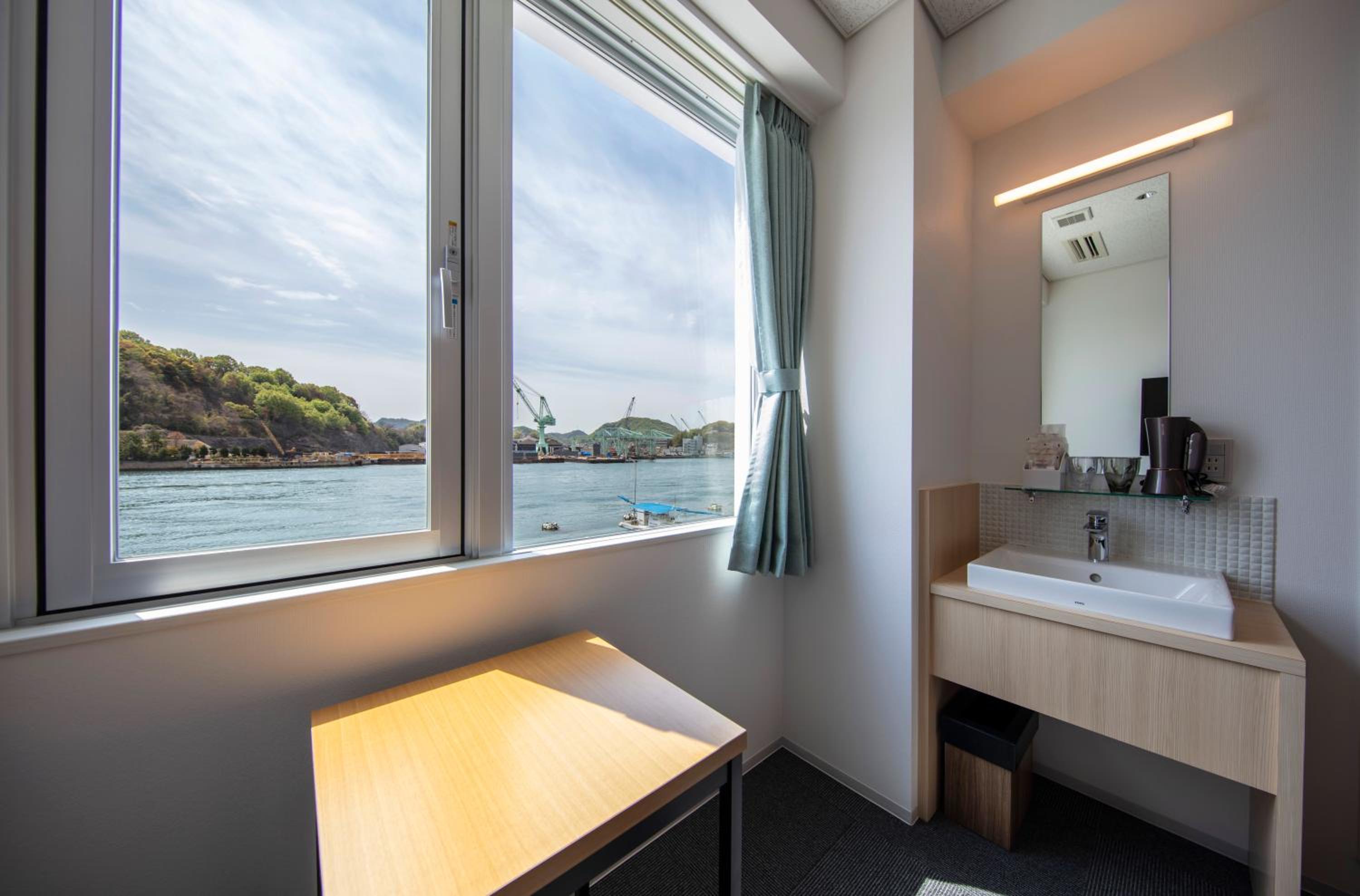 Standard Twin Room with Sea View - Photo 2