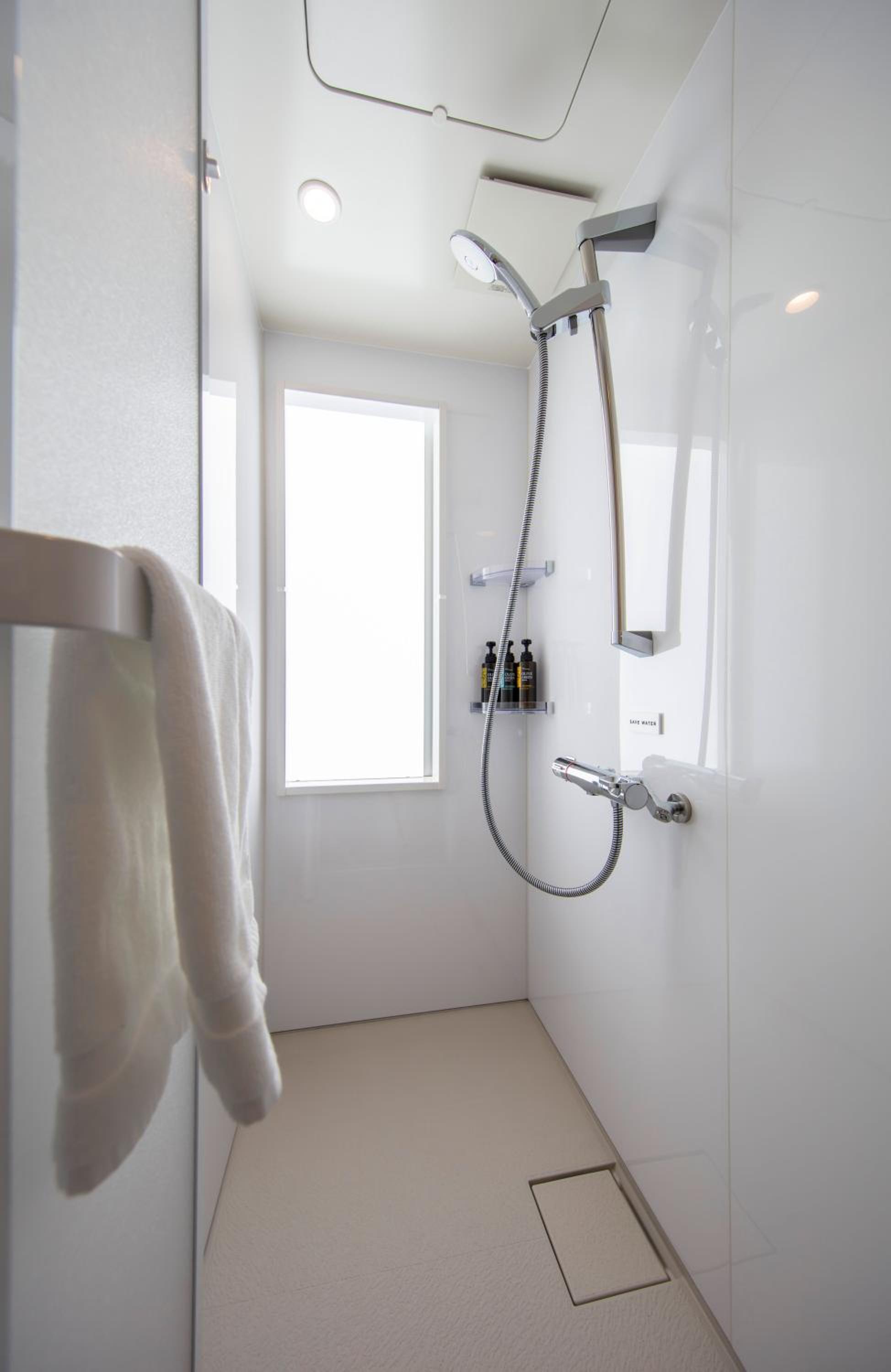 Standard Twin Room with Sea View - Photo 4