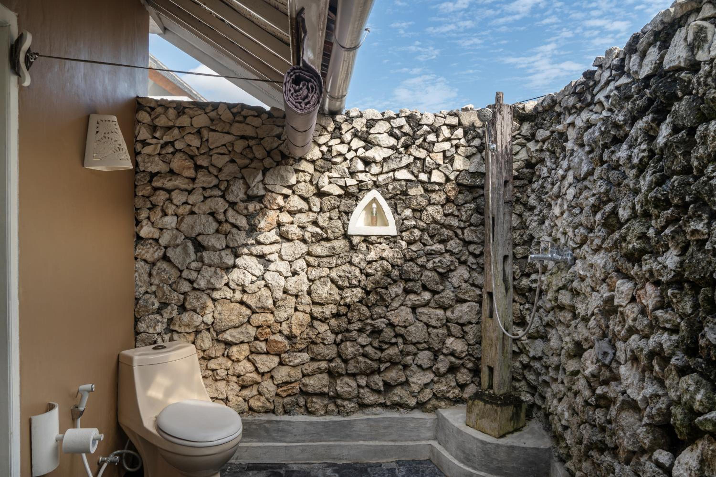 Deluxe Double Room with Balcony - Photo 13