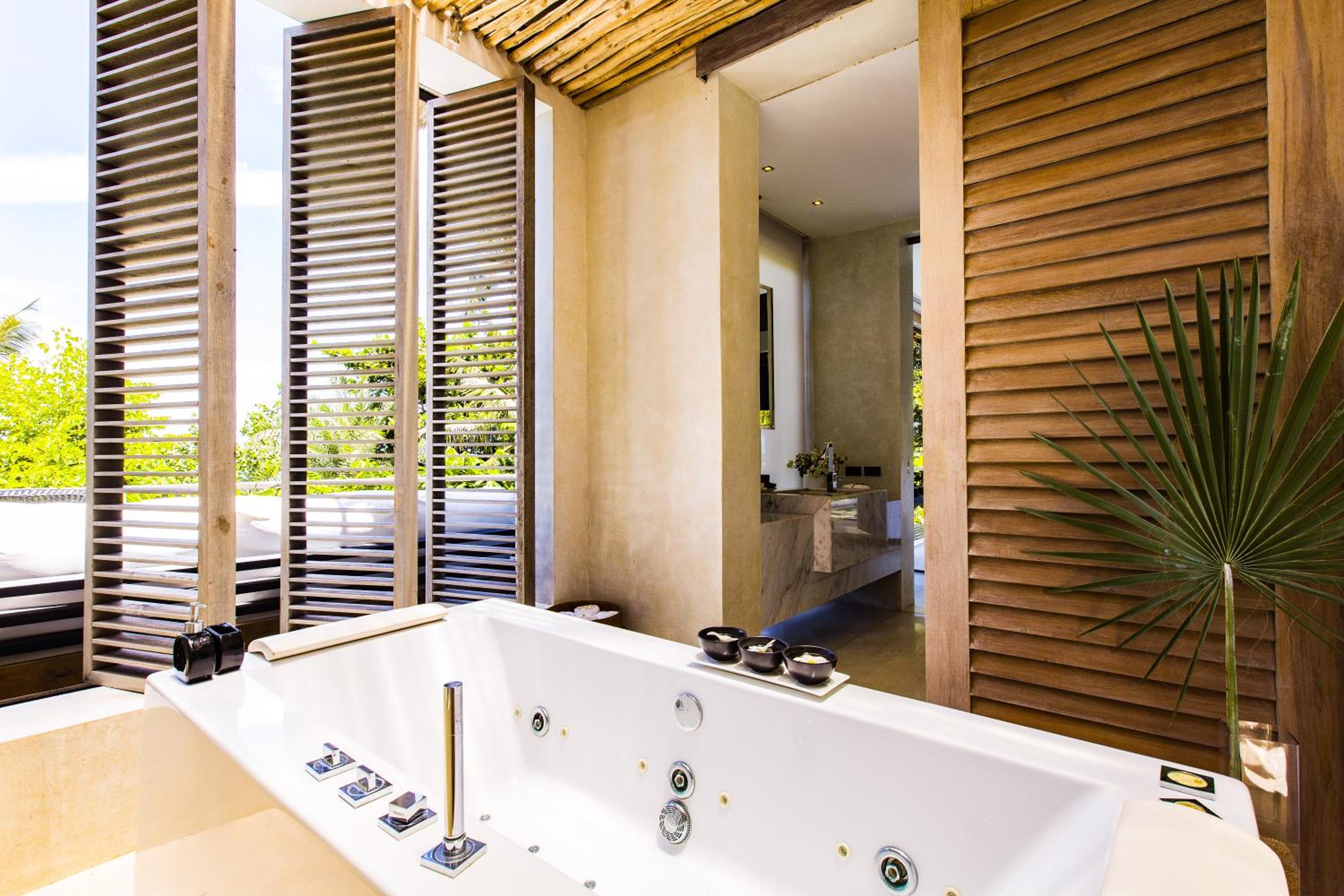 6-Bedroom + 1 Dorm Beachfront Villa with Private Chef photo 2