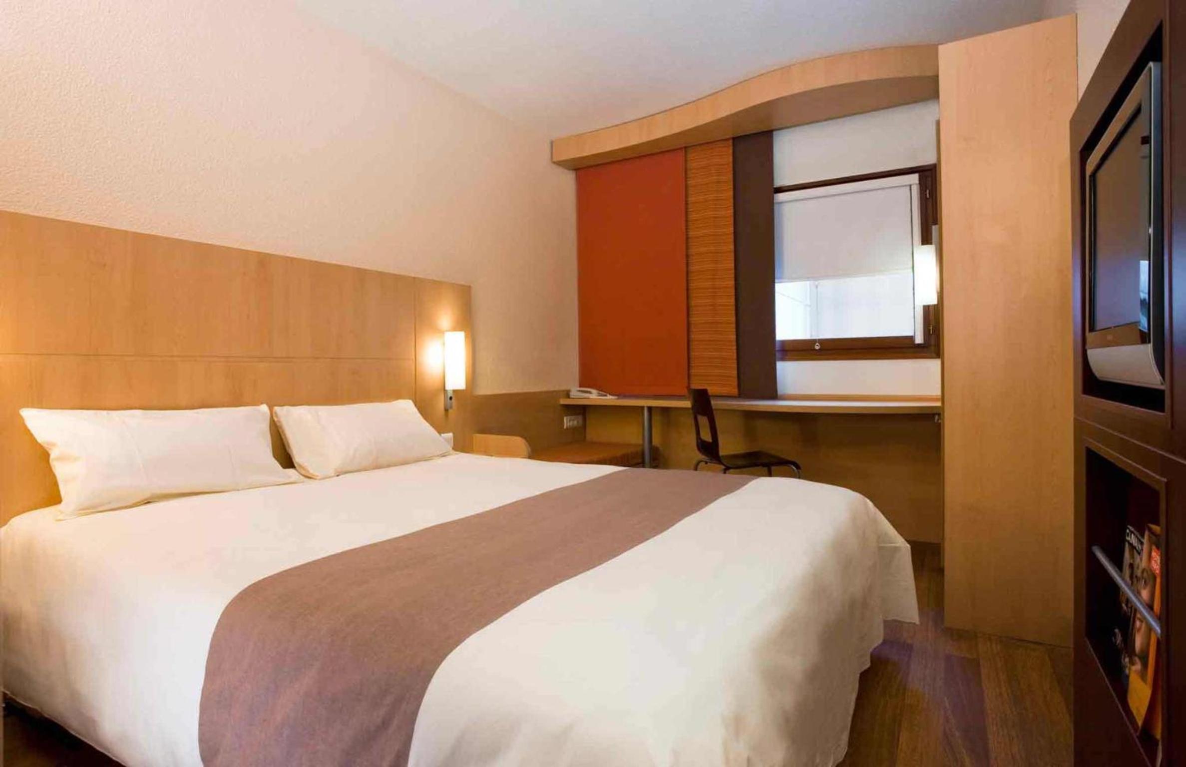 Standard Double Room - Photo 11